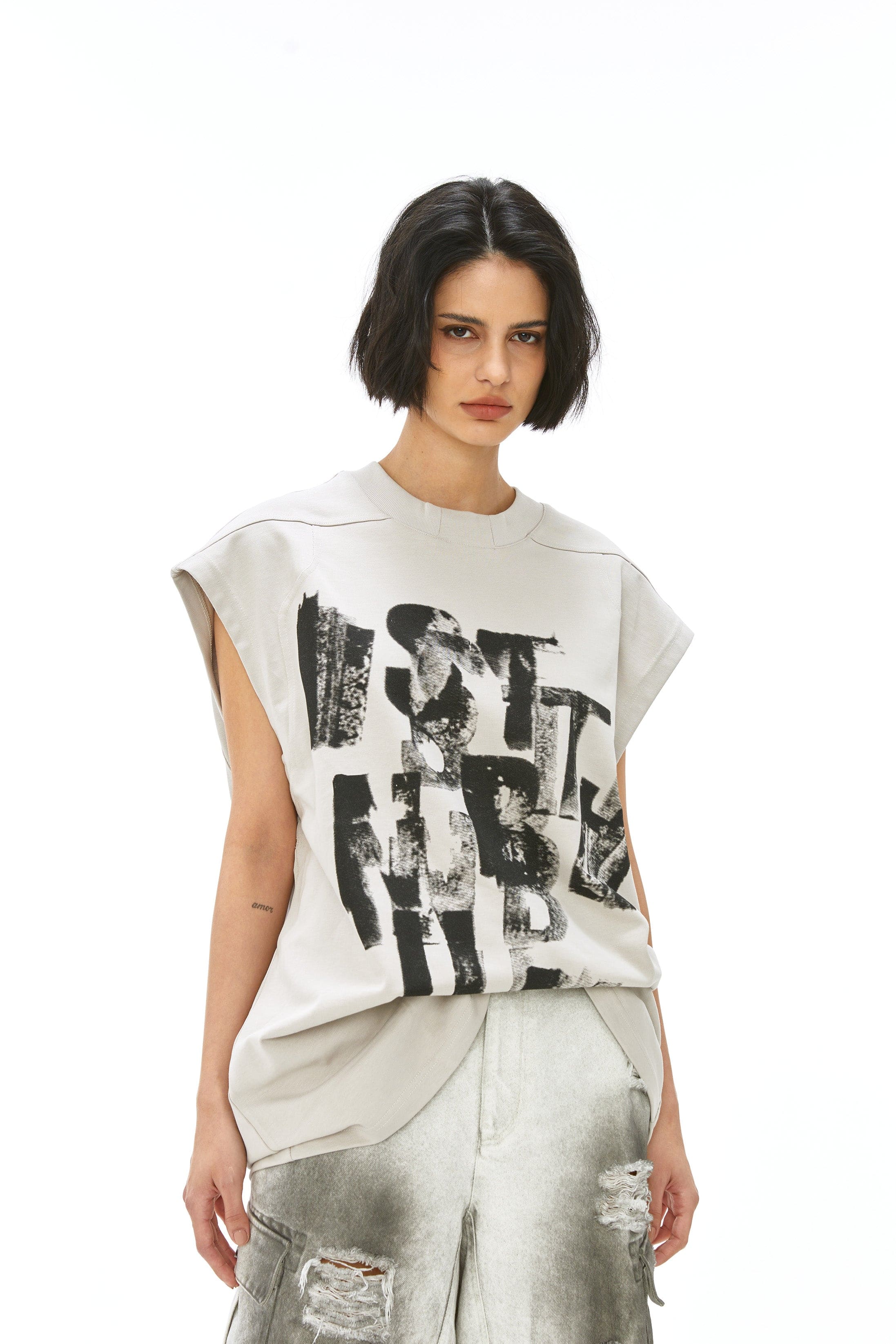 VANN VALRENCE Slogan Graphic Oversized Sleeveless Tee