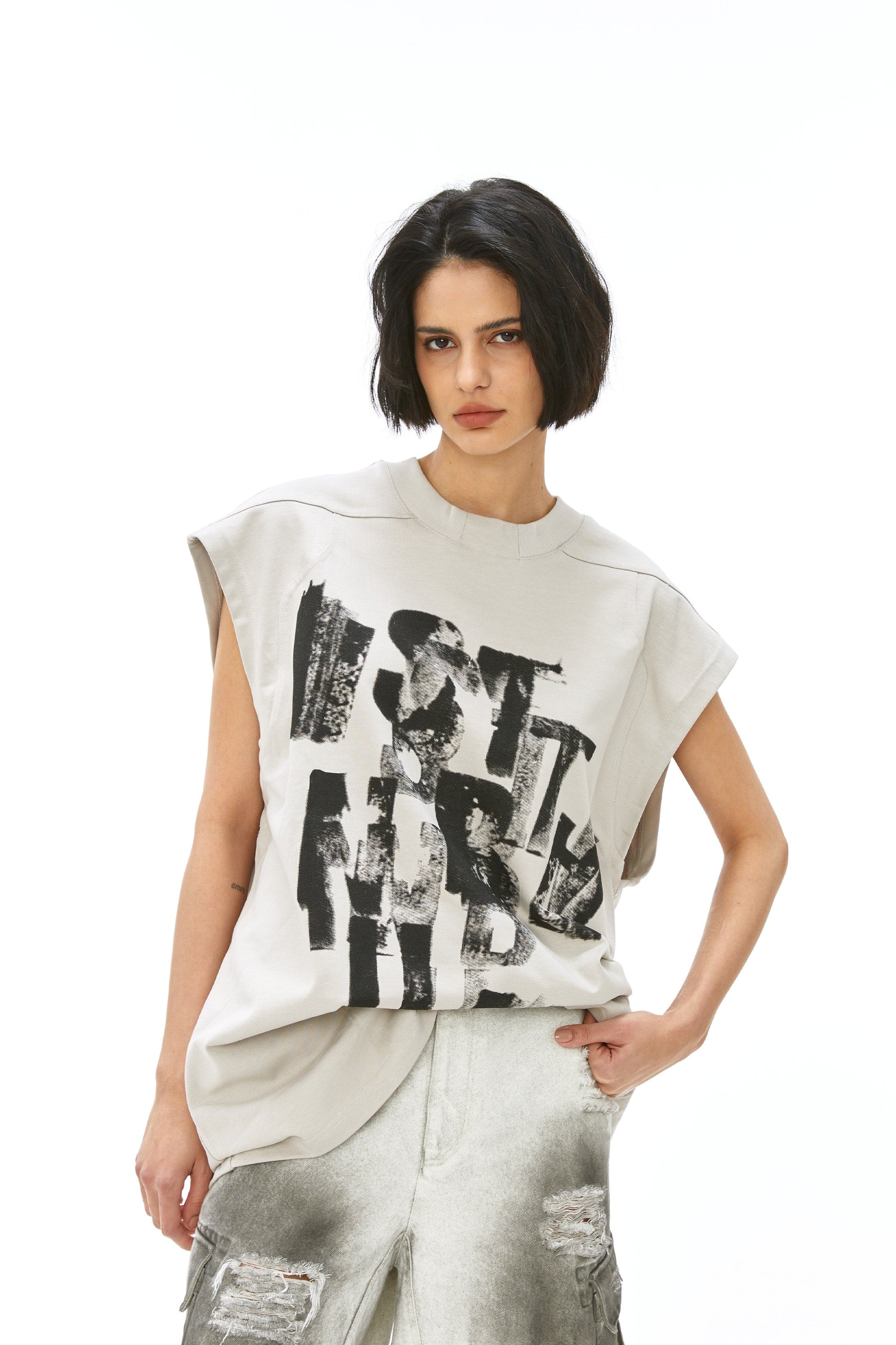 VANN VALRENCE Slogan Graphic Oversized Sleeveless Tee