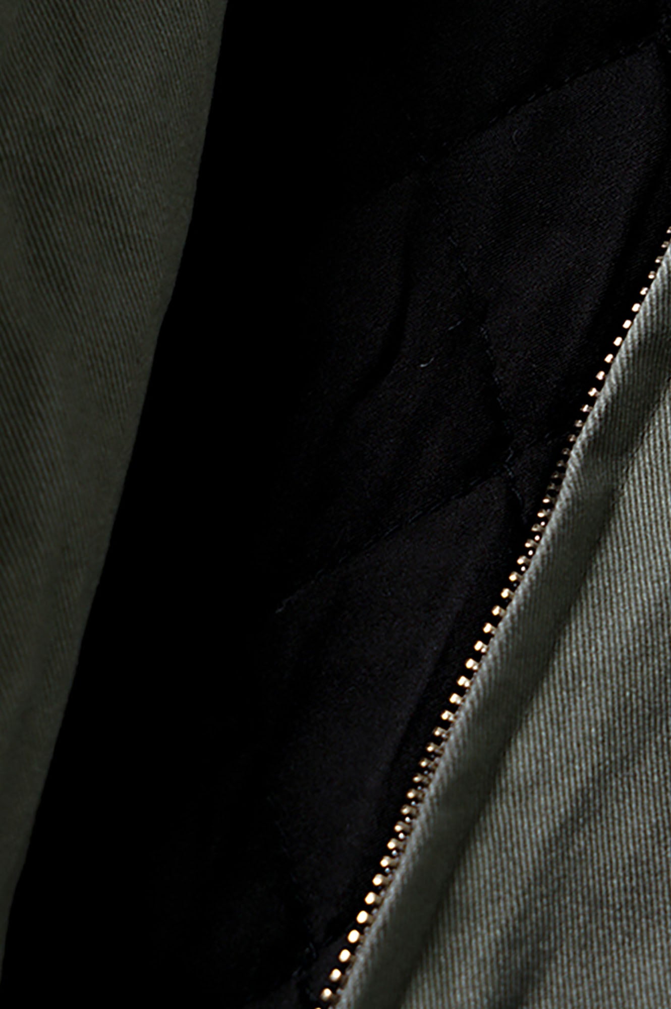 LUUUCAM Distressed Skull Graphic Cropped Puffer Jacket