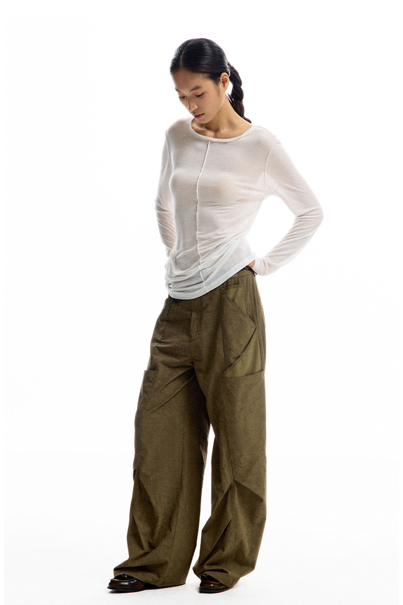 CONPCONP Pocket Pleated Curved Wide-Leg Cargo Pants