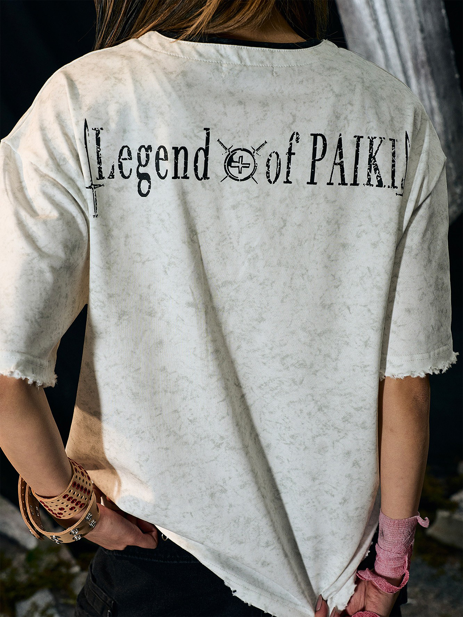 PAIKI Castle Graphic Henley Layered Tee
