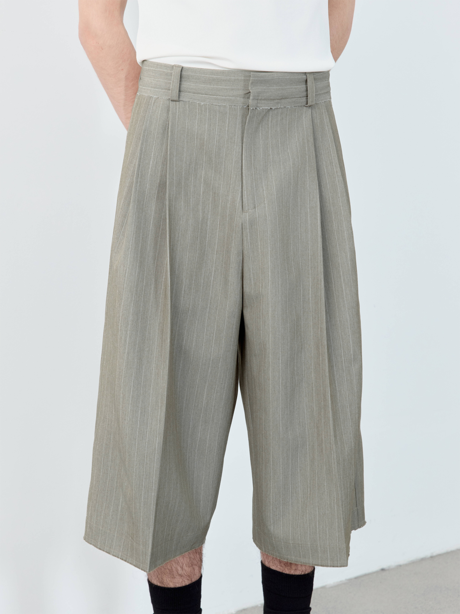 GRAINMUSTARD Classic High-Waist Pinstripe Pleated Cropped Shorts