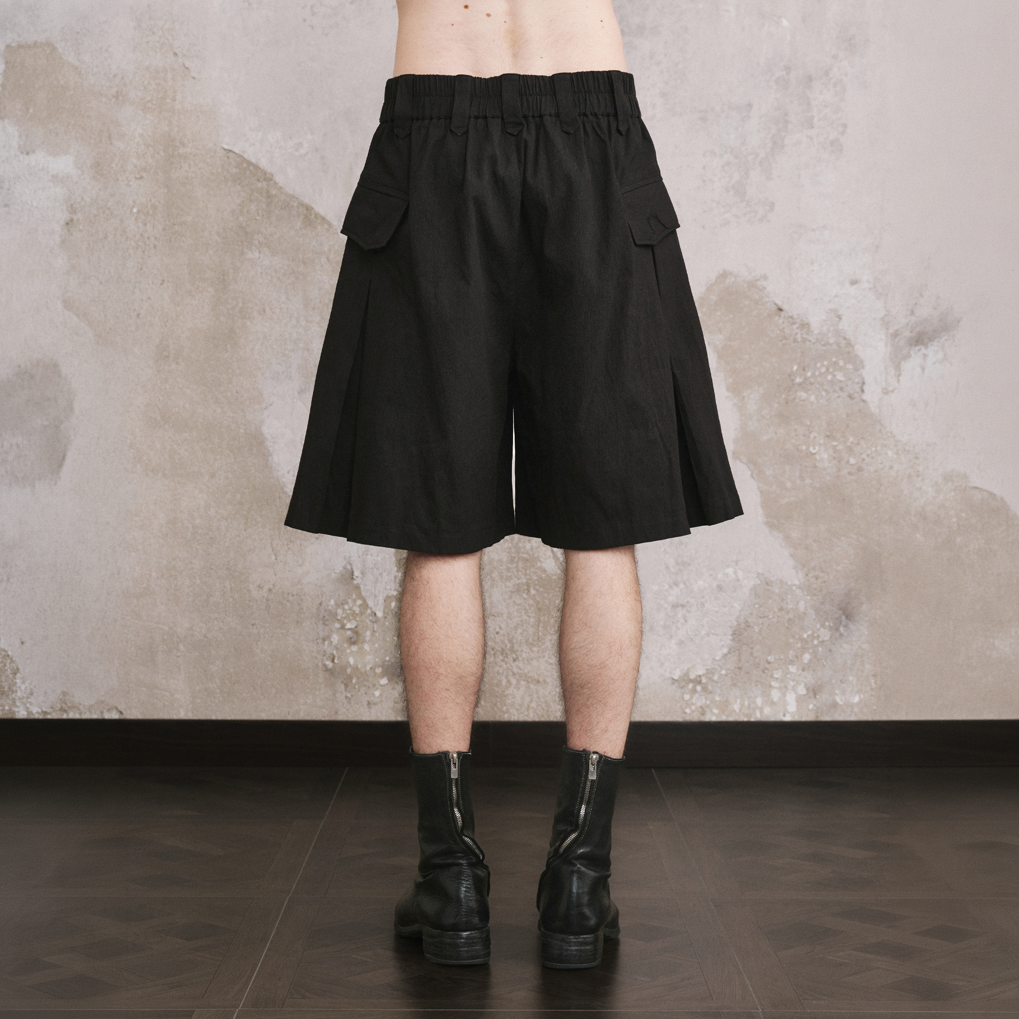 ILNya Nieternite Nifutur Pleated Button-Fly Cotton Shorts