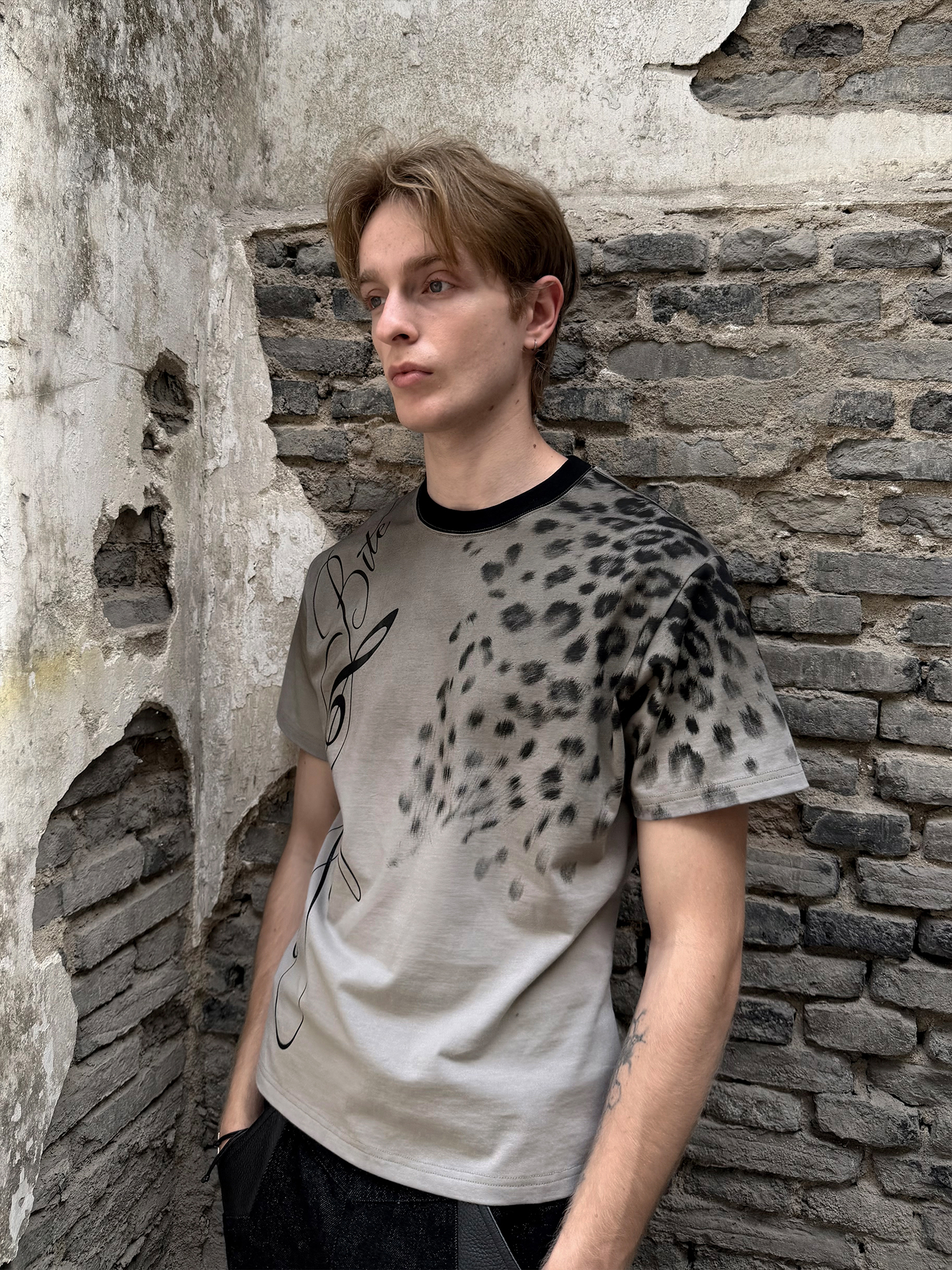 ESAIAS Washed Leopard Graphic T-Shirt