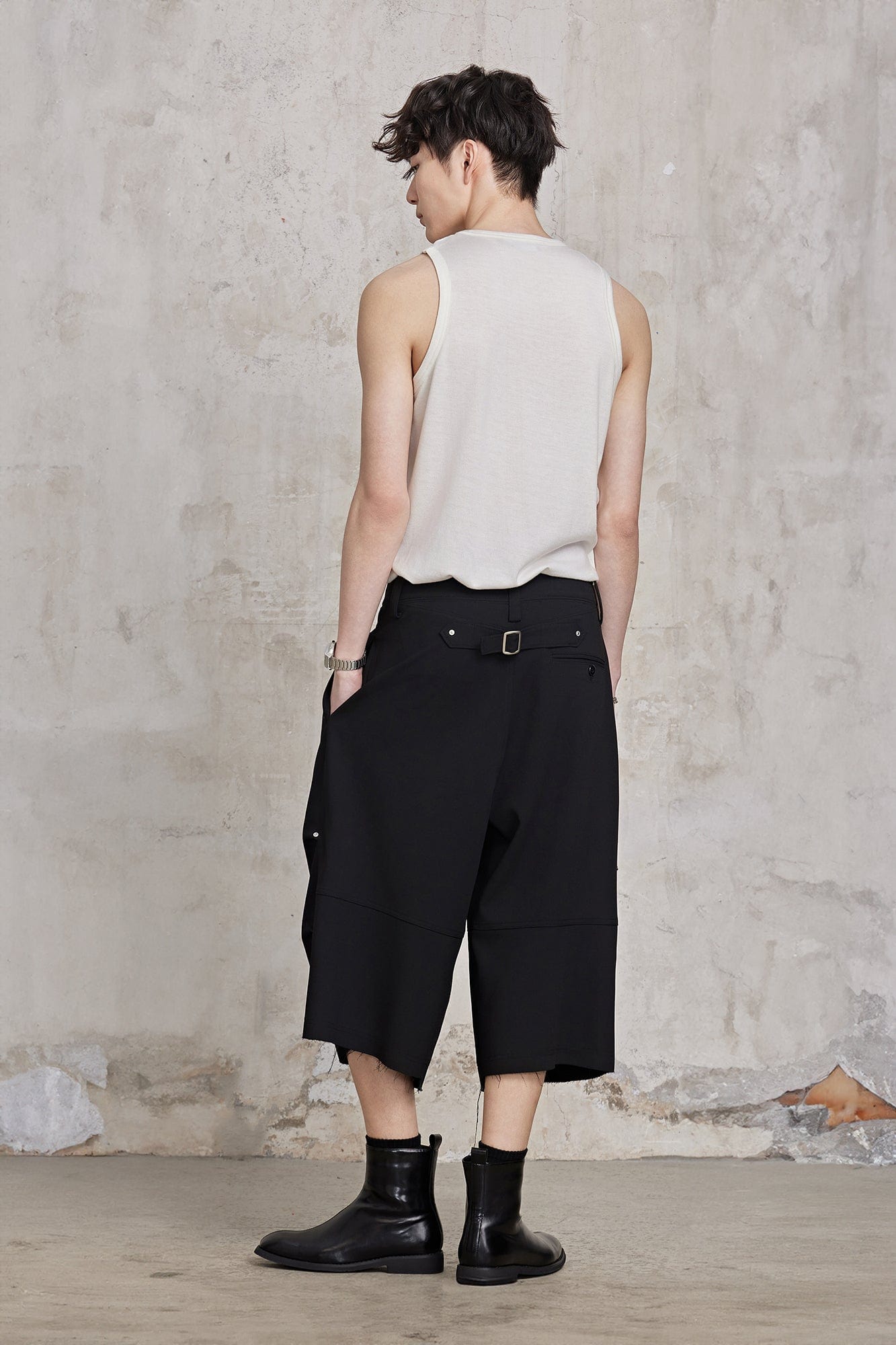 FACEONLAB Retro Pleated Raw-Edge Shorts, premium urban and streetwear designers apparel on PROJECTISR.com, FACEONLAB