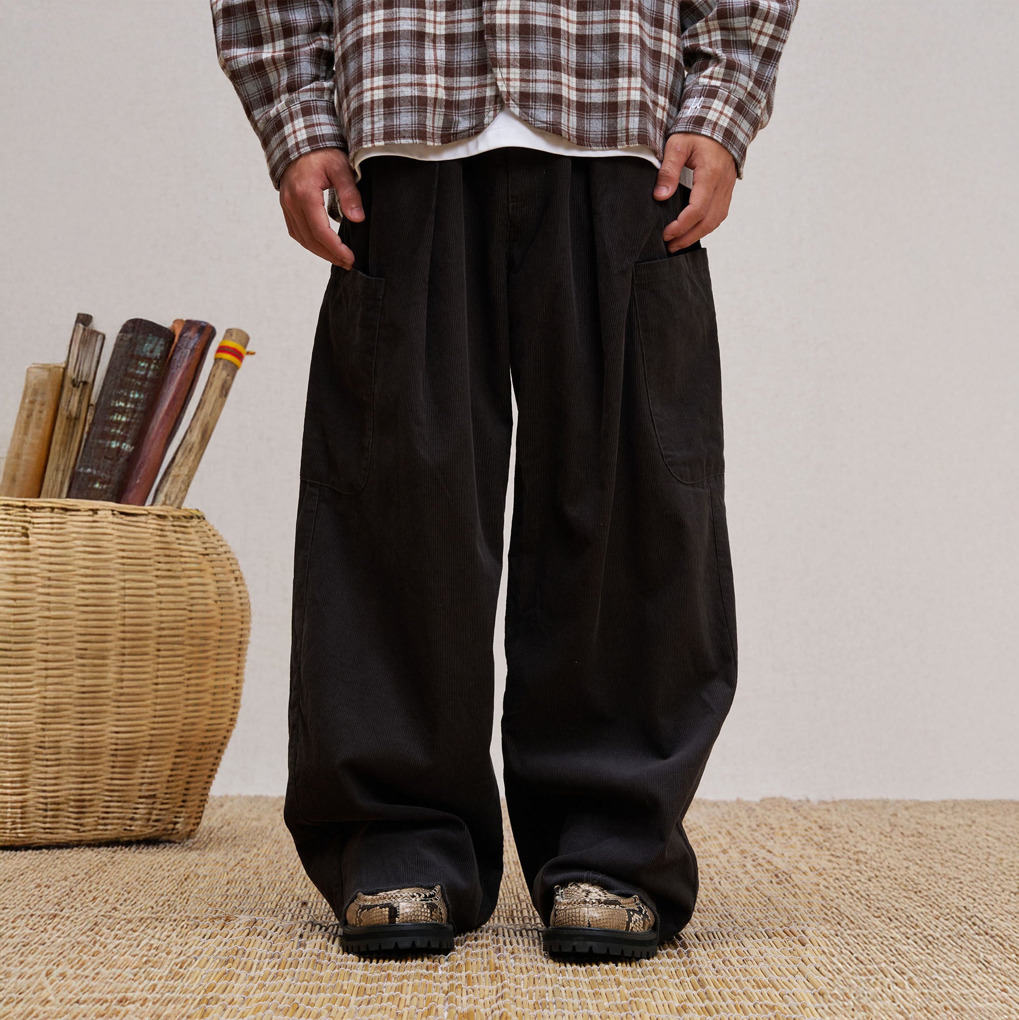 UNLIMITED MOTE Corduroy Pleated Baggy Pants
