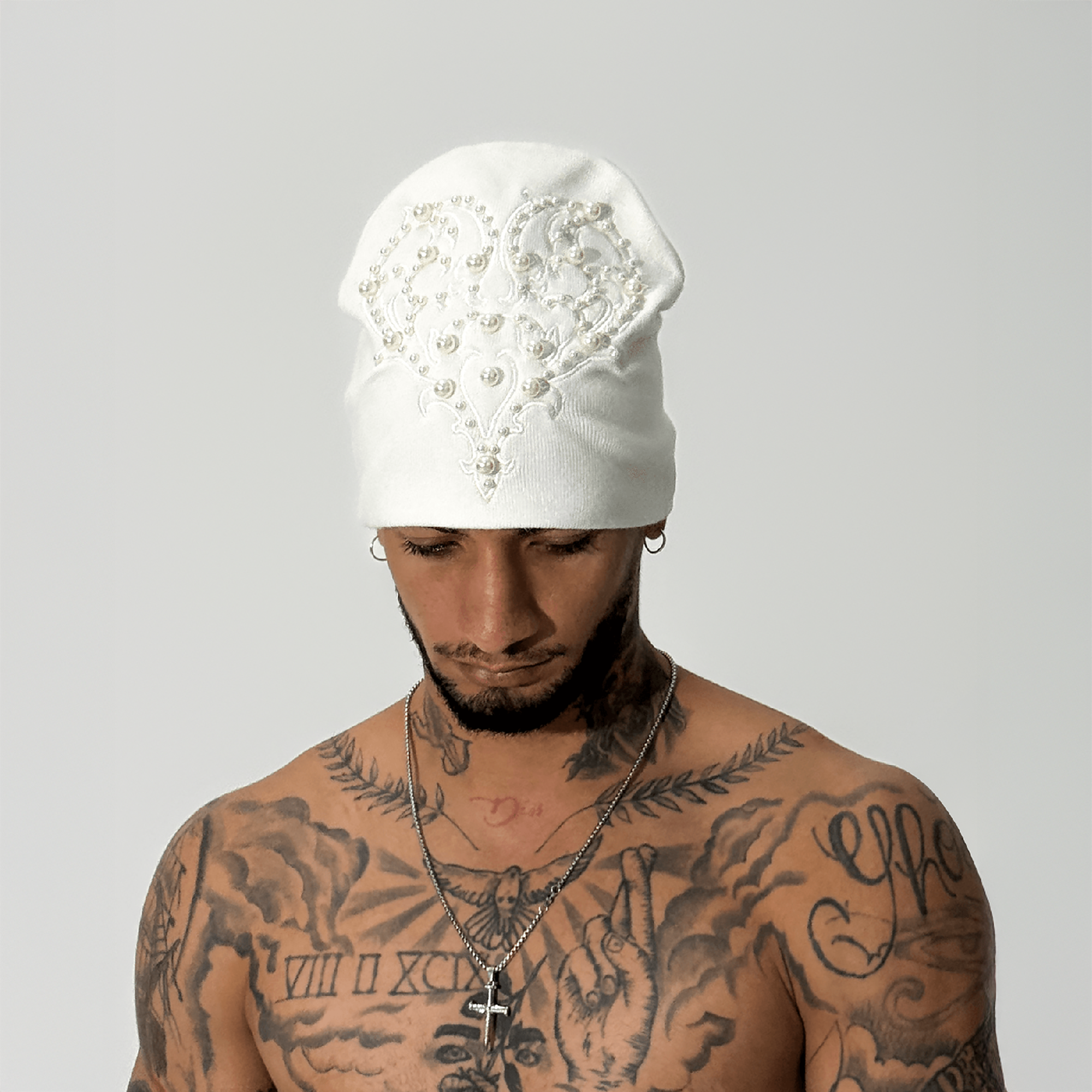 TECNINEGROUP Pearl Heart Embroidered Knit Beanie