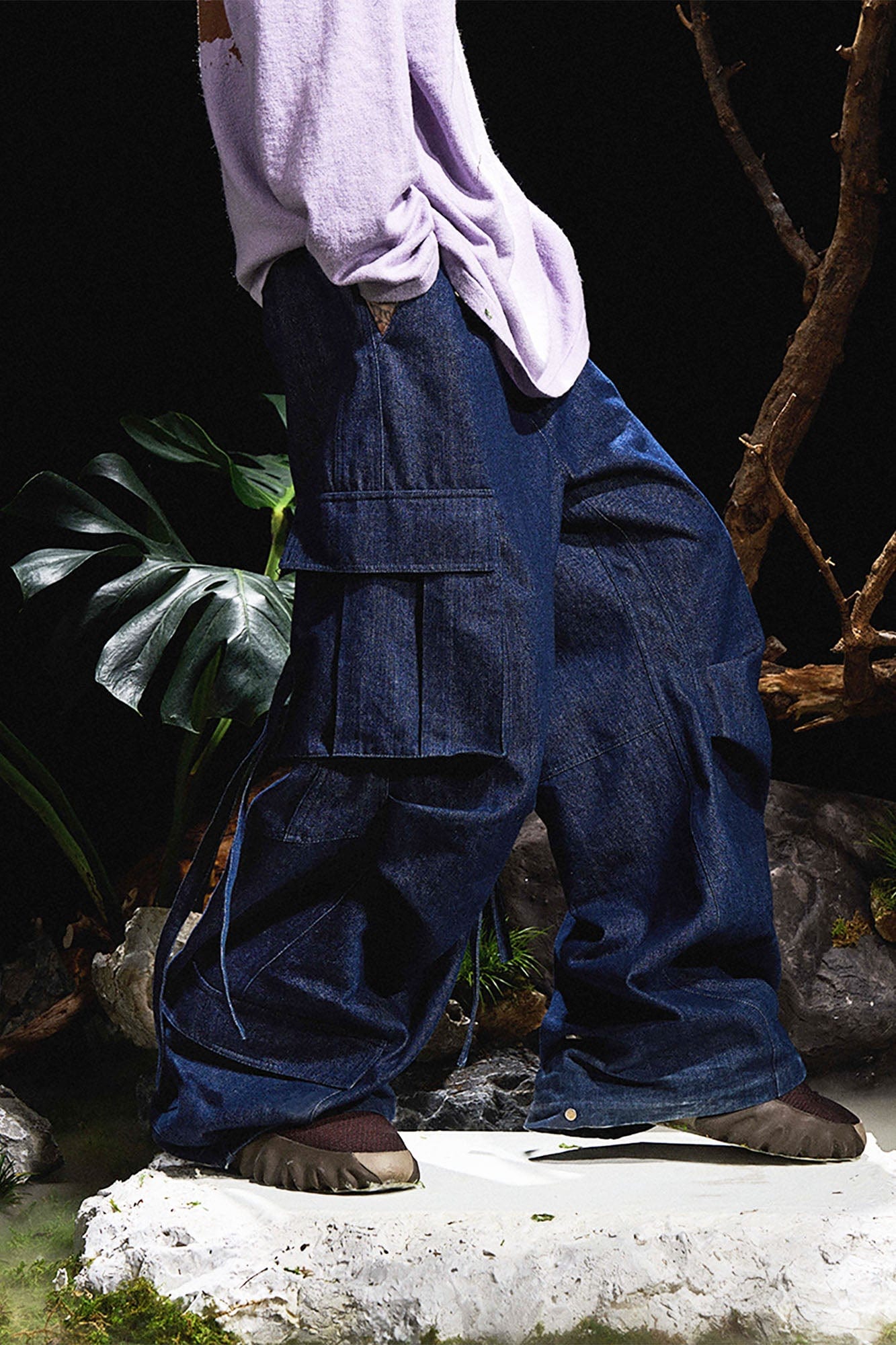 RELABEL Washed Crinkled Strap Wide-Leg Jeans