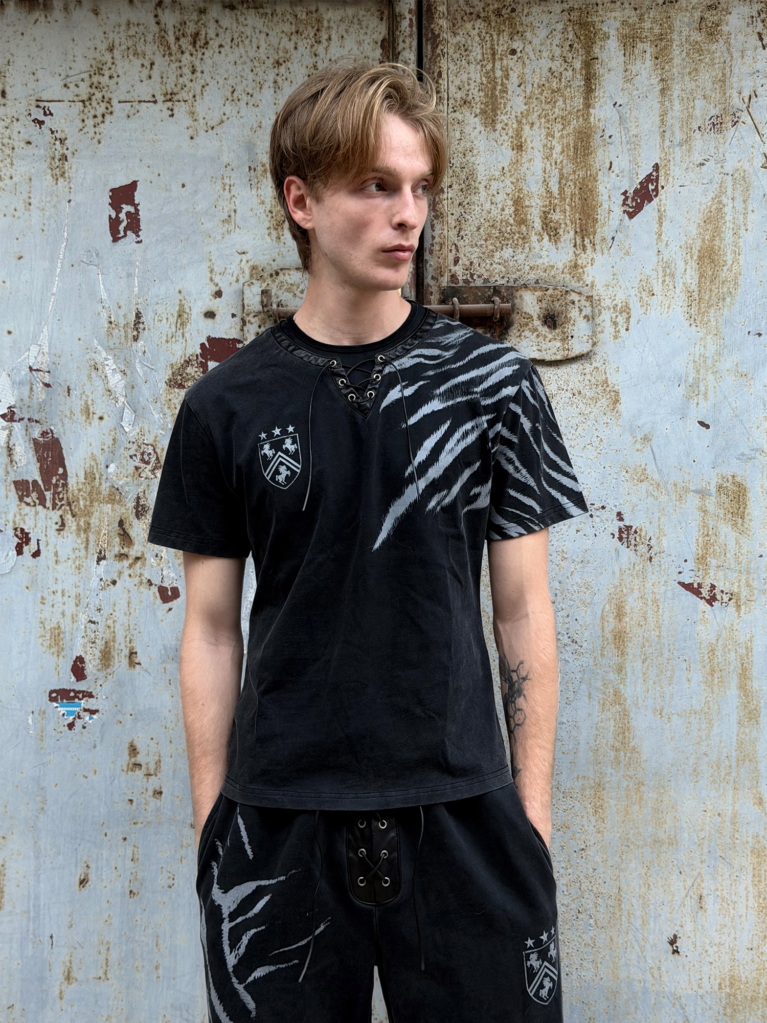 ESAIAS Washed Zebra Lace-Up Tee