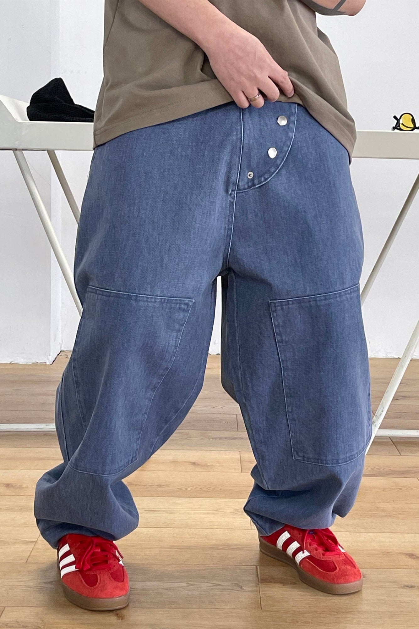 ME DA IGUAL Asymmetrical Snap Wide-Leg Cargo Jeans, premium urban and streetwear designers apparel on PROJECTISR.com, ME DA IGUAL