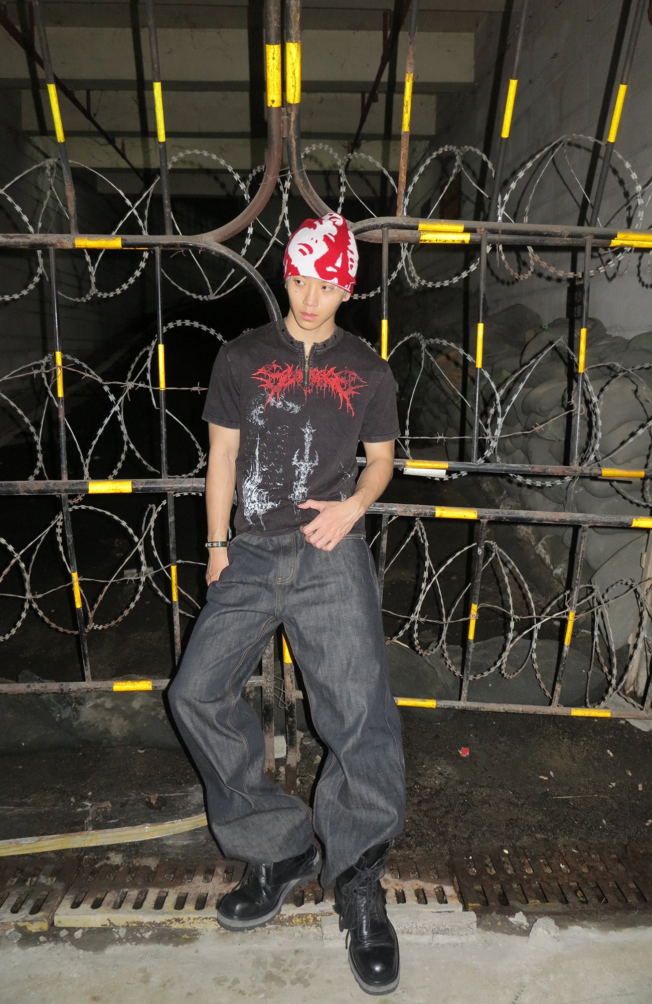 DREAM BAND Gothic Thorn Graphic Tee