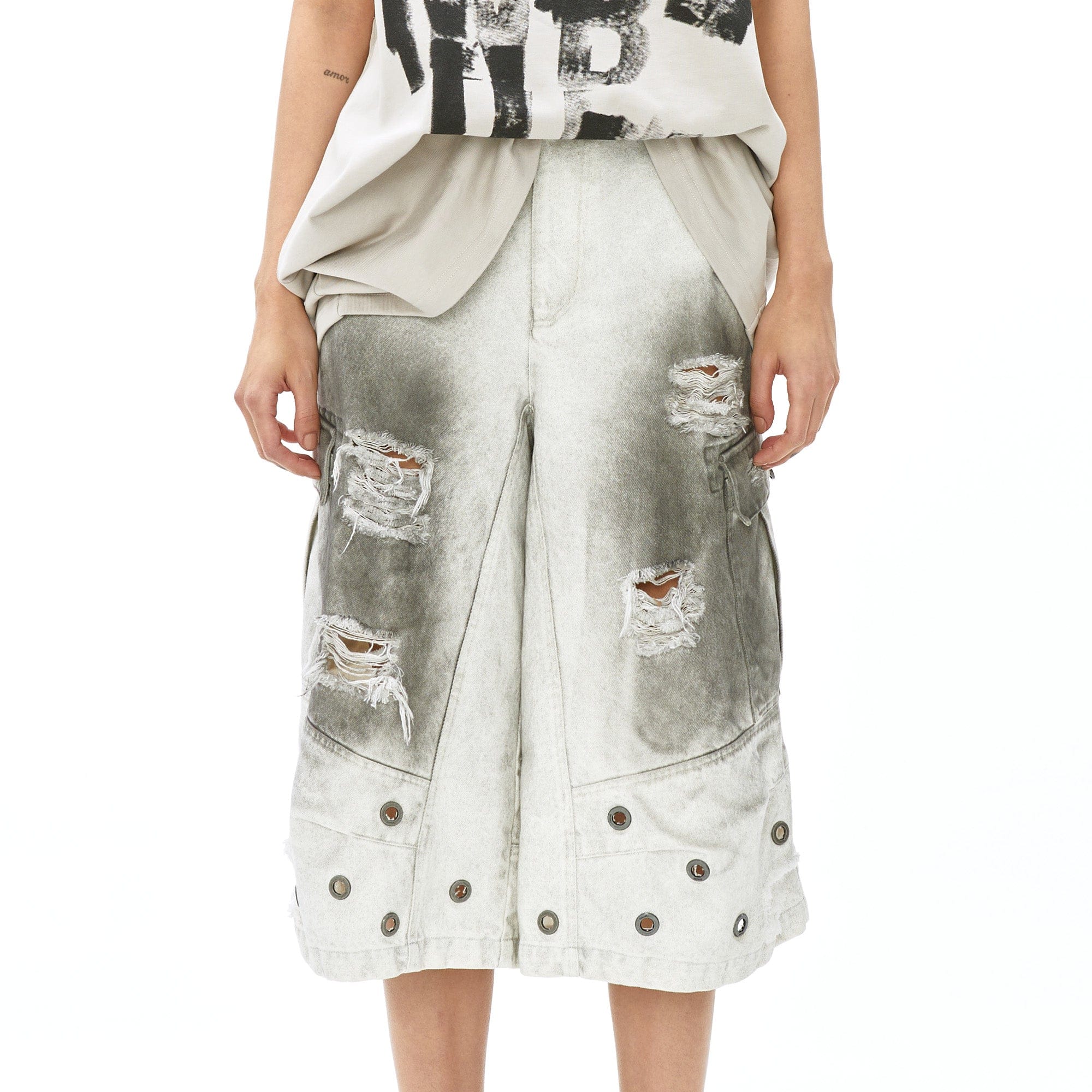 VANN VALRENCE Distressed Gradient Grommet Capris Shorts
