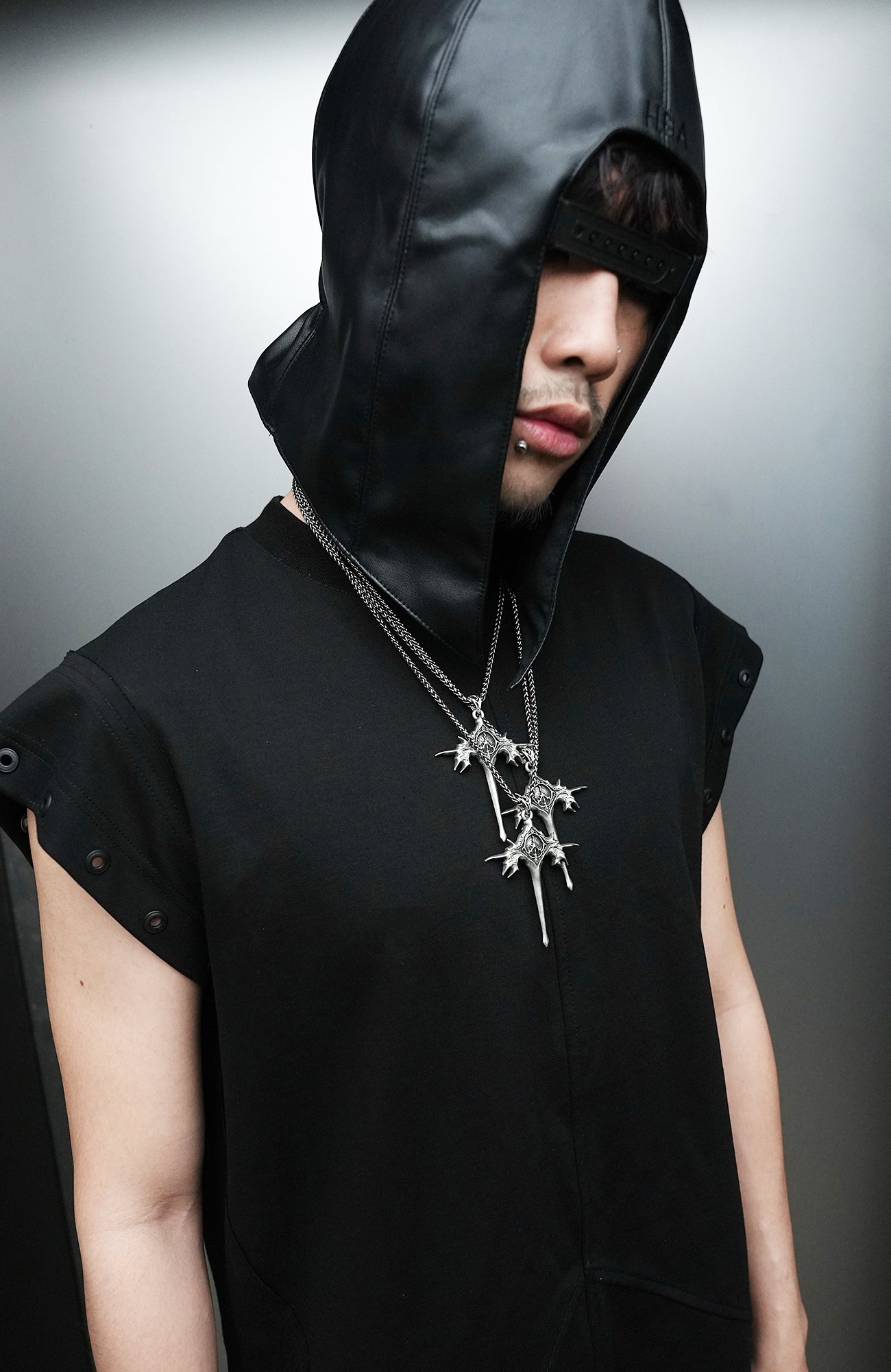 SSIN7 Thorn Cross Pendant Necklace