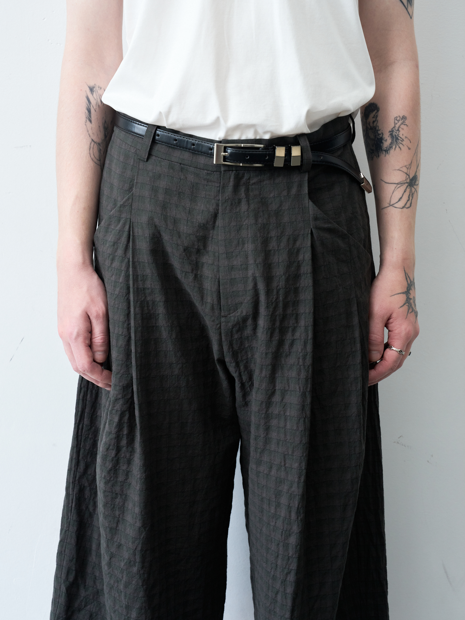 GRAINMUSTARD Linen-Blend Plaid Pleated Cropped Trousers