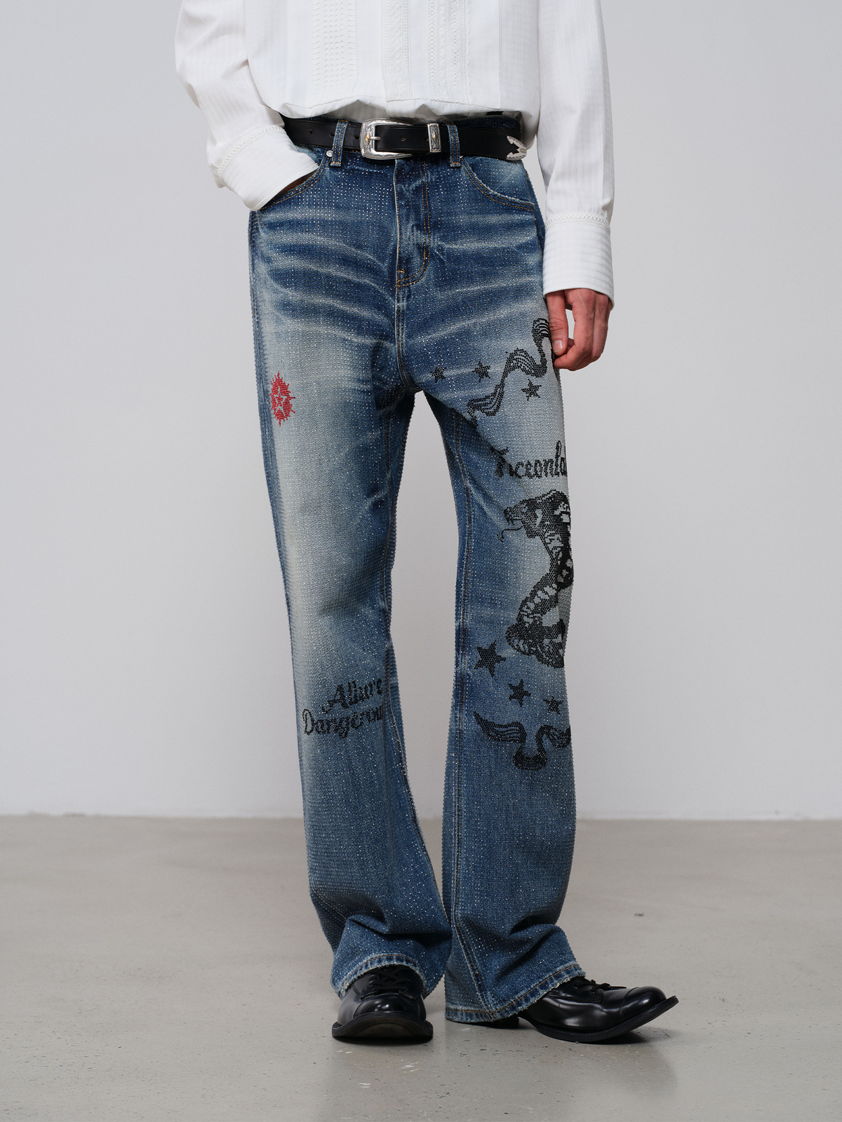 FACEONLAB Crystal Rhinestone Serpent Washed Straight-Leg Jeans