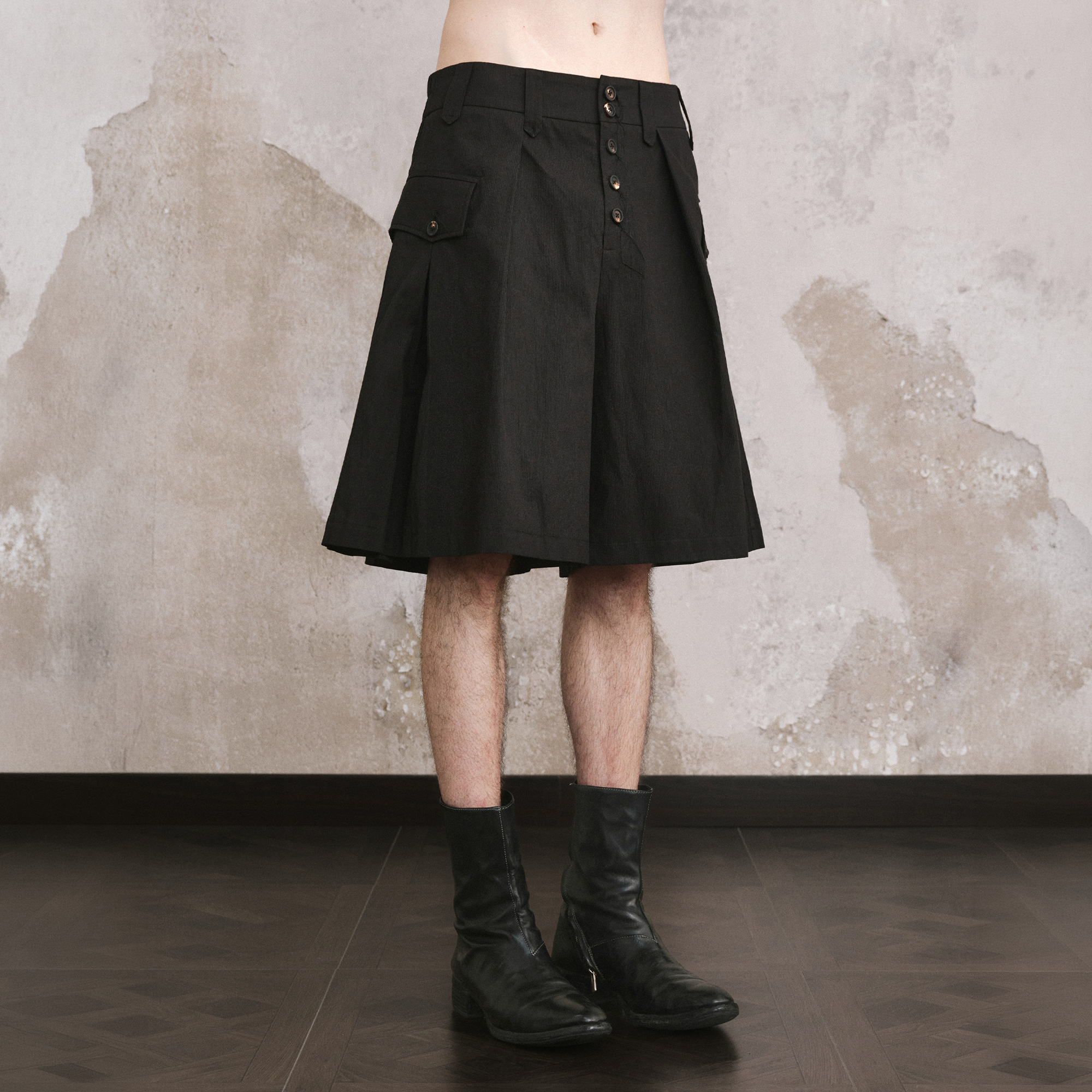 ILNya Nieternite Nifutur Pleated Button-Fly Cotton Shorts