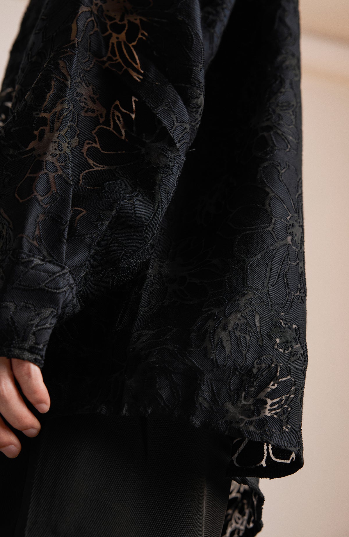 SAMMOKONPA Retro Cut-Out Floral Long-Sleeve Shirt