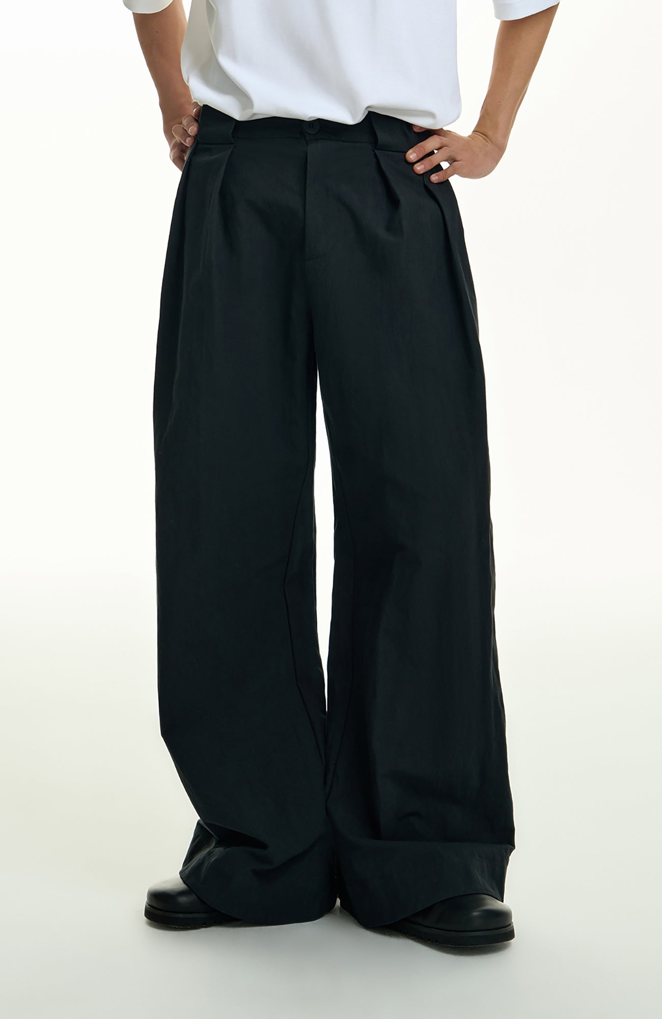 TGNS Retro Pleated Wide-Leg Trousers