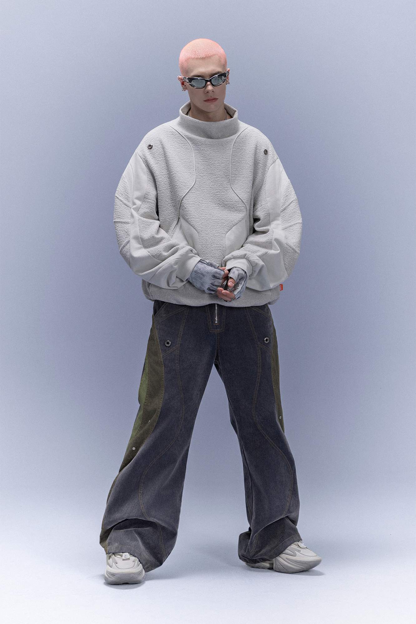 XIPHEVIL Fleece-Panel Saber-Sleeve Sweatshirt White