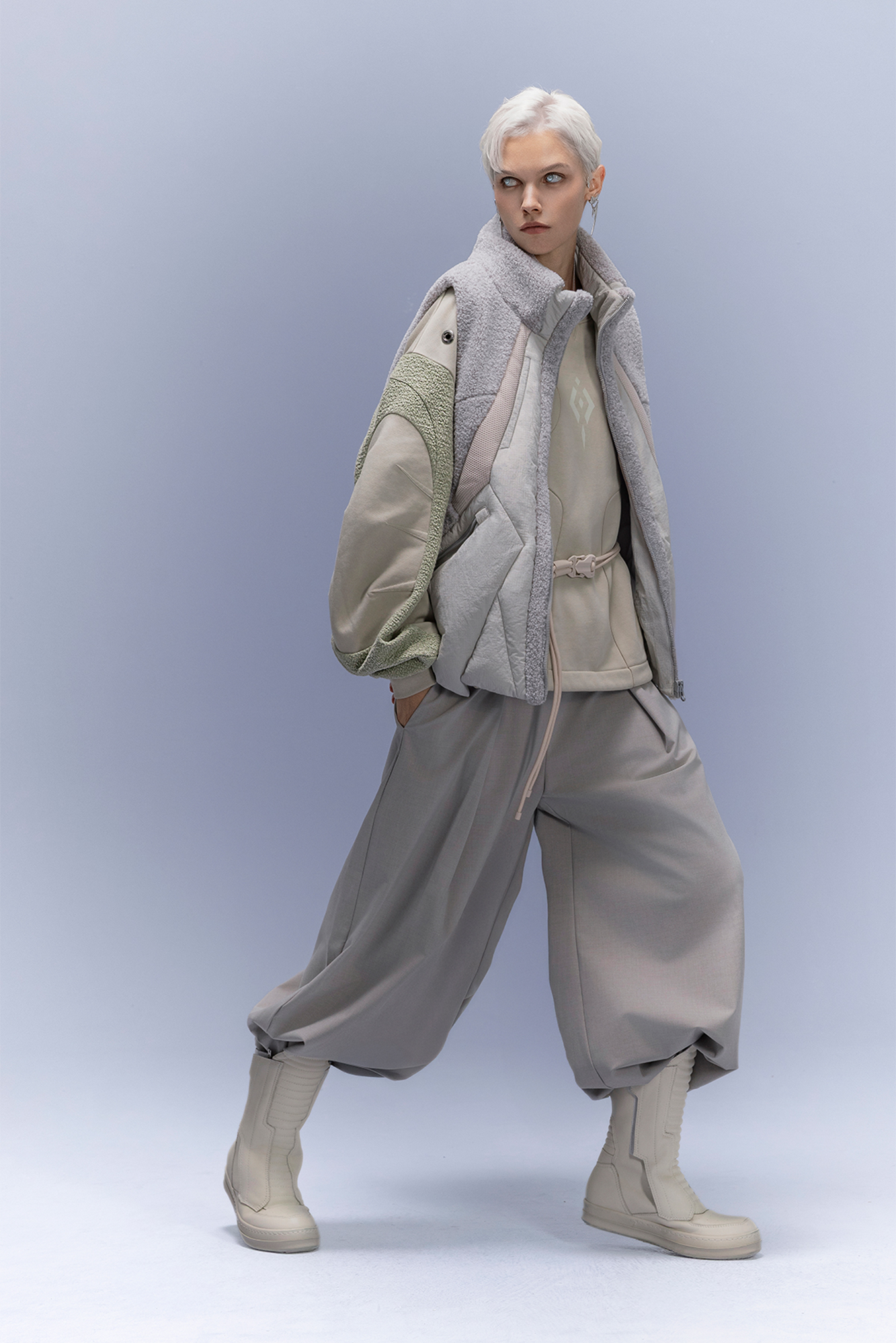 XIPHEVIL High-Neck Fleece-Panel Vest Light Gray