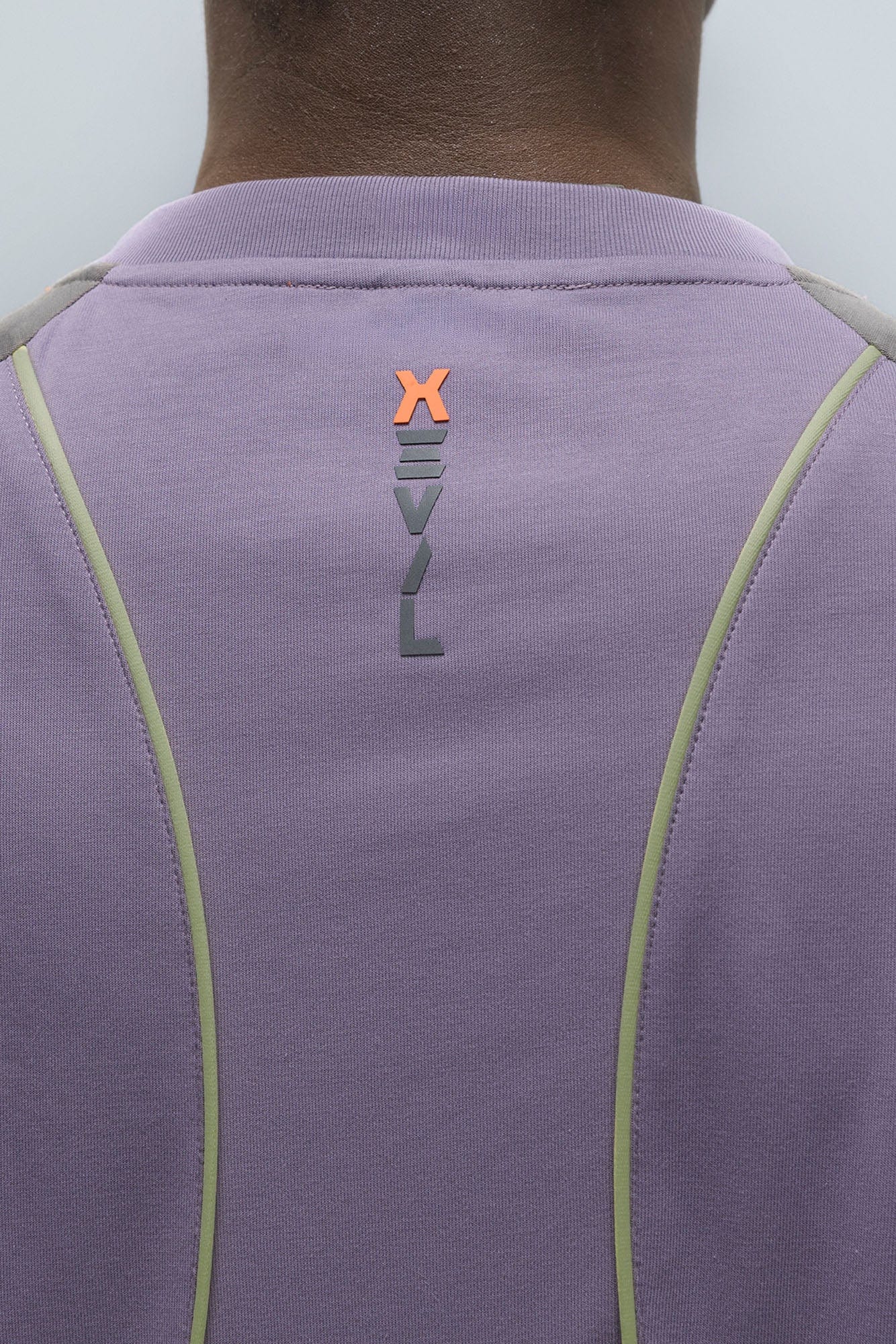 XIPHEVIL Contrast Paneled Mesh Zip-Pocket Raglan T-Shirt Purple