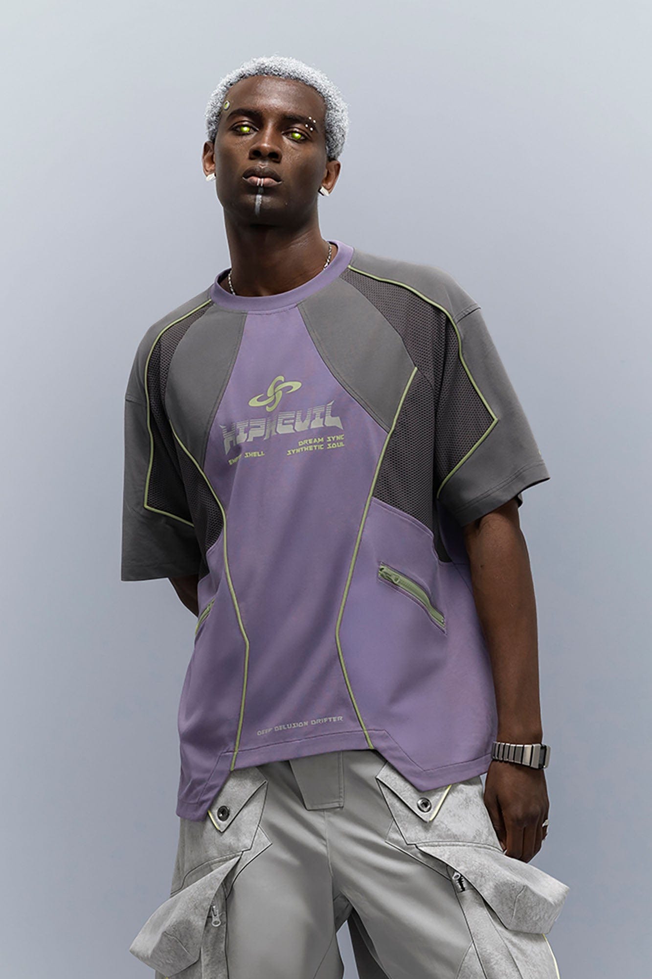 XIPHEVIL Contrast Paneled Mesh Zip-Pocket Raglan T-Shirt Purple