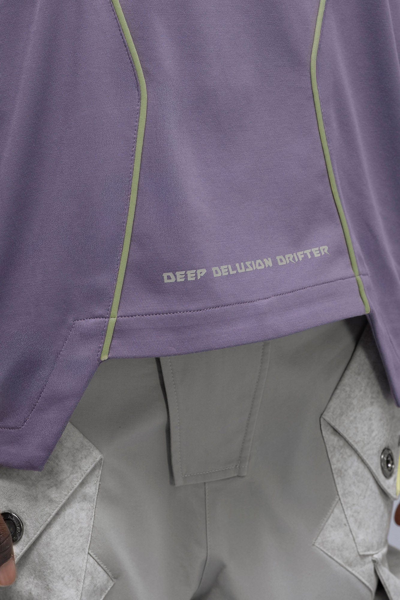 XIPHEVIL Contrast Paneled Mesh Zip-Pocket Raglan T-Shirt Purple