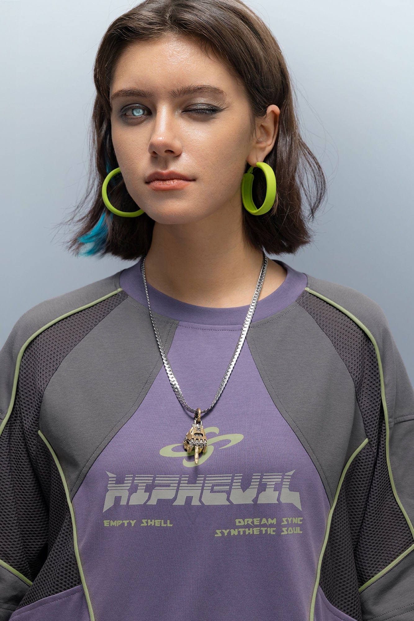 XIPHEVIL Contrast Paneled Mesh Zip-Pocket Raglan T-Shirt Purple