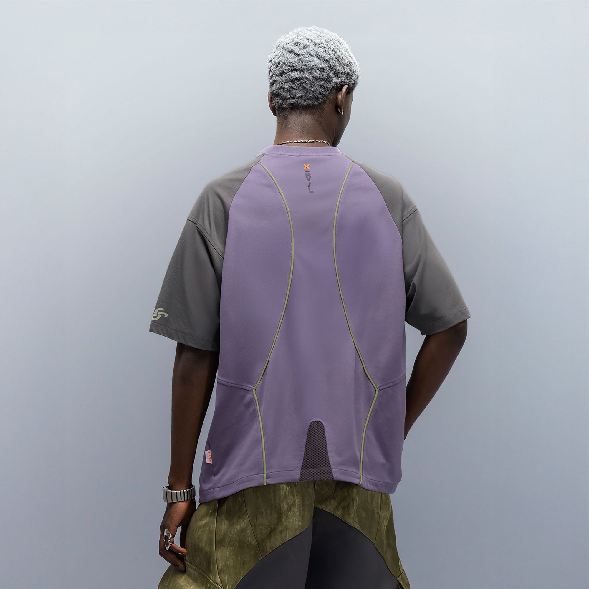 XIPHEVIL Contrast Paneled Mesh Zip-Pocket Raglan T-Shirt Purple