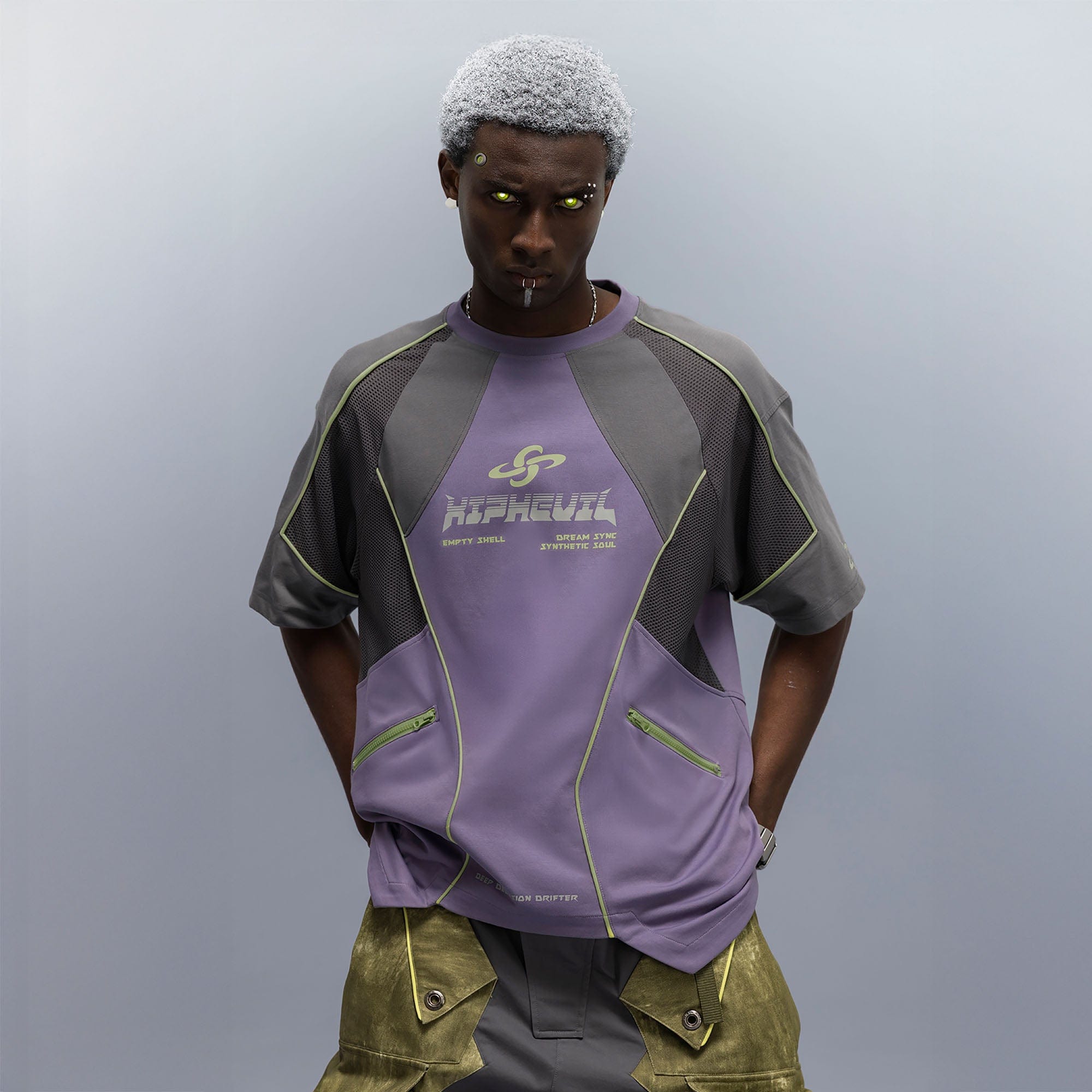 XIPHEVIL Contrast Paneled Mesh Zip-Pocket Raglan T-Shirt Purple