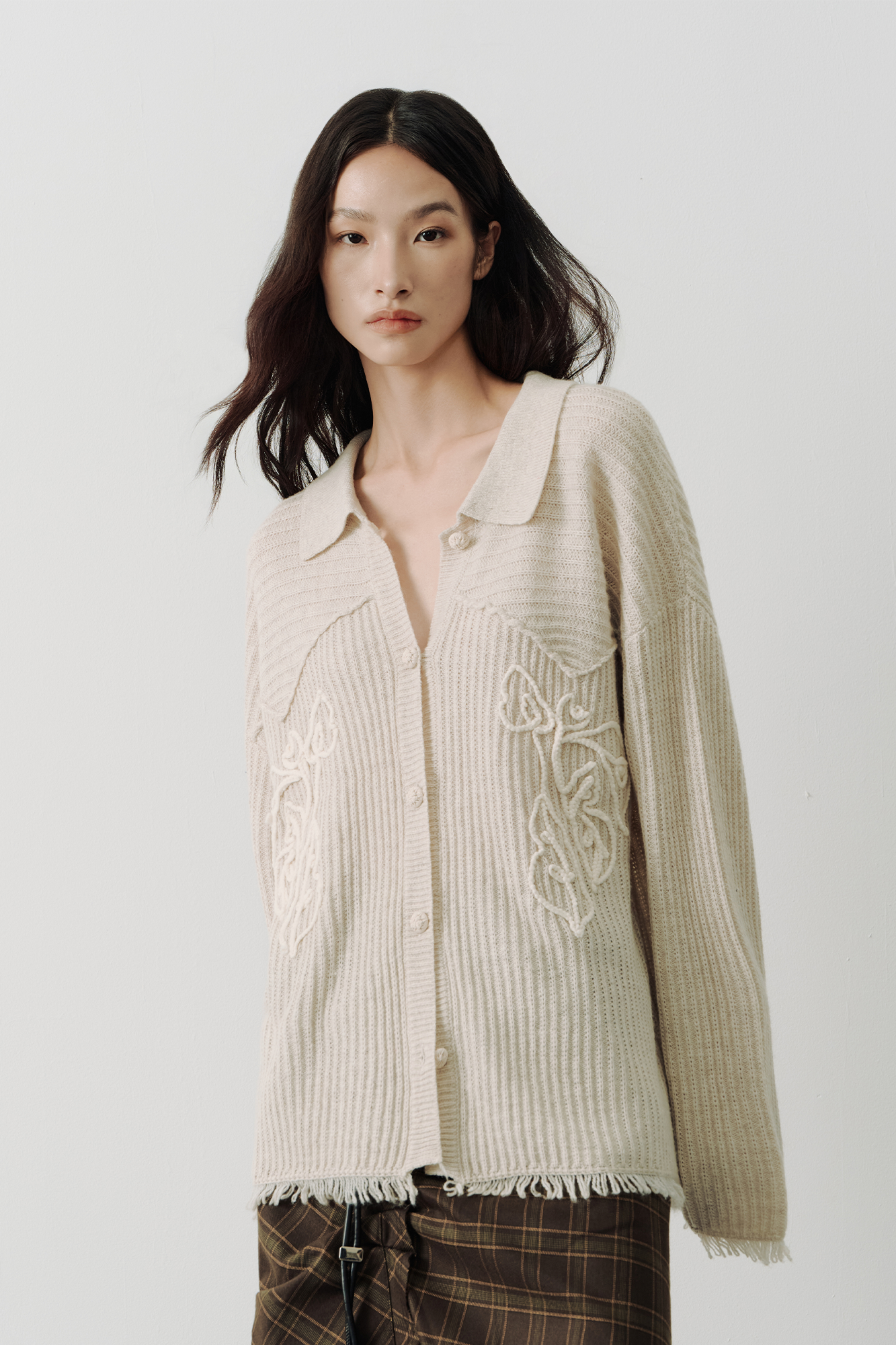 SAME FLOW Floral Embroidery Fringe-Hem Rib Cardigan