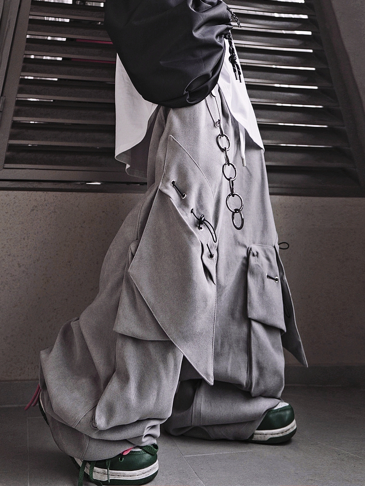 UUCSCC Multi-Pocket Curved Wide-Leg Pants
