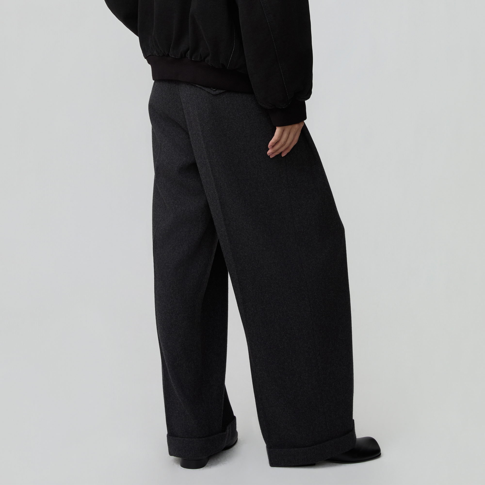 OPICLPOTH Wool-Blend Pleated Barrel Trousers