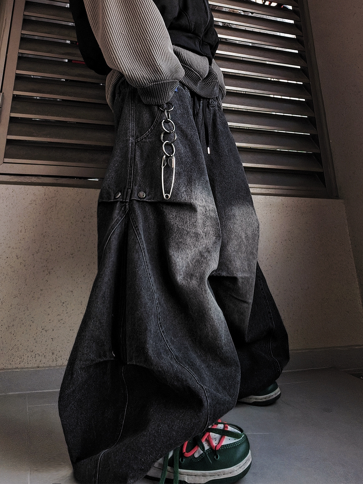 UUCSCC Washed Curved Wide-Leg Jeans