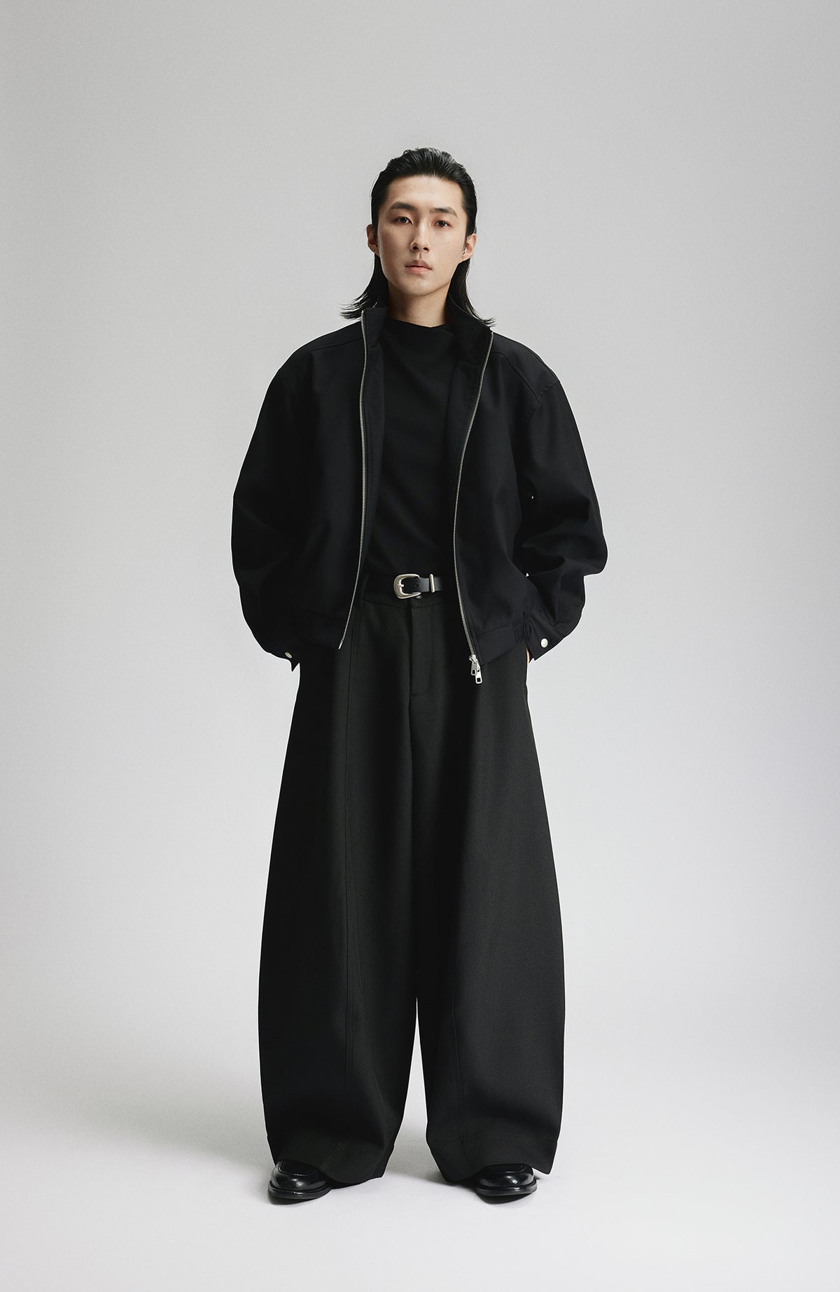 SAMMOKONPA Curved Silhouette Wide-Leg Trousers