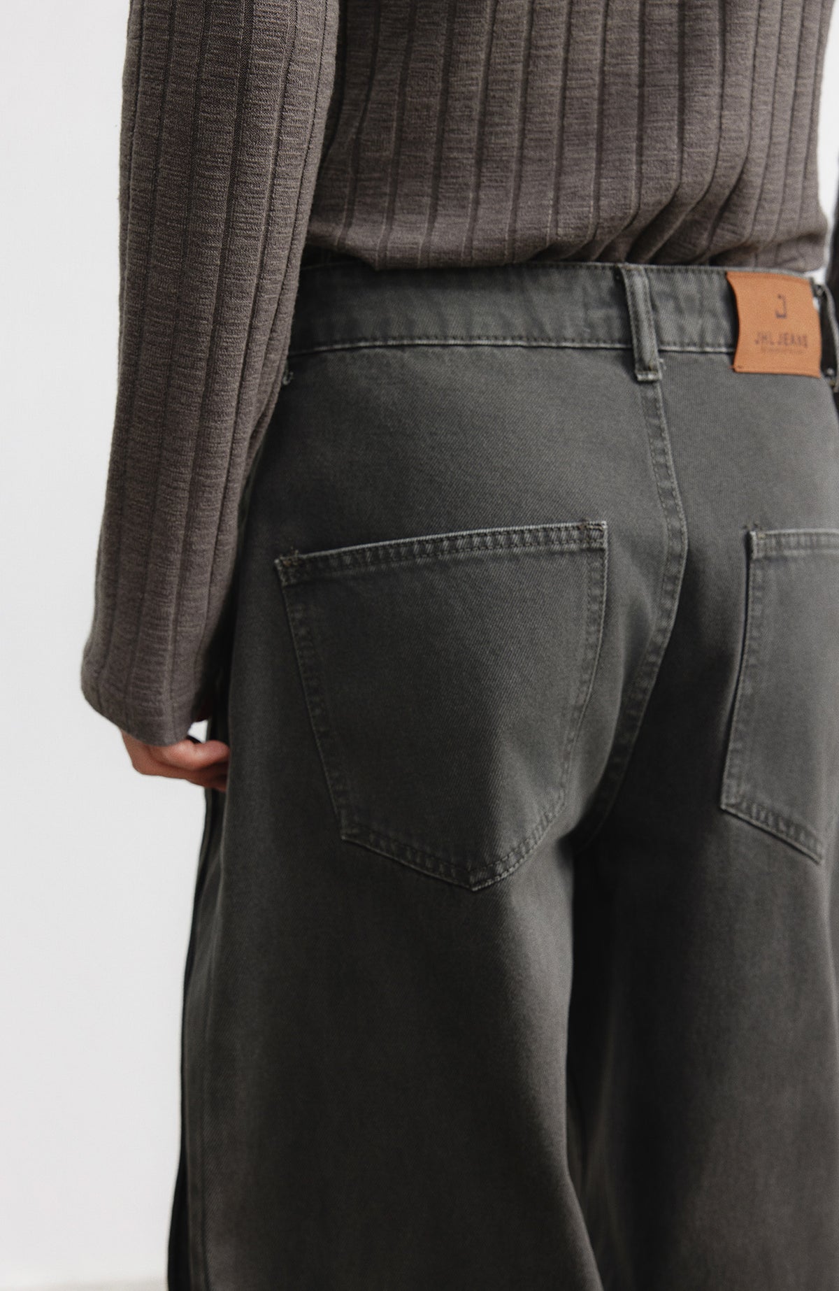 SAMMOKONPA Retro Washed Deconstructed Wide-Leg Jeans