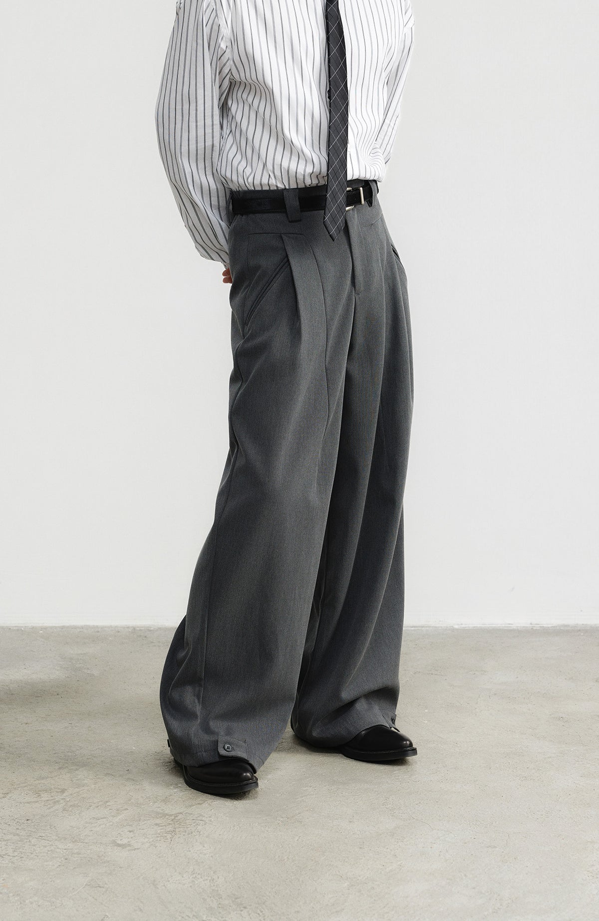 SAMMOKONPA Pleated Oversized Trousers