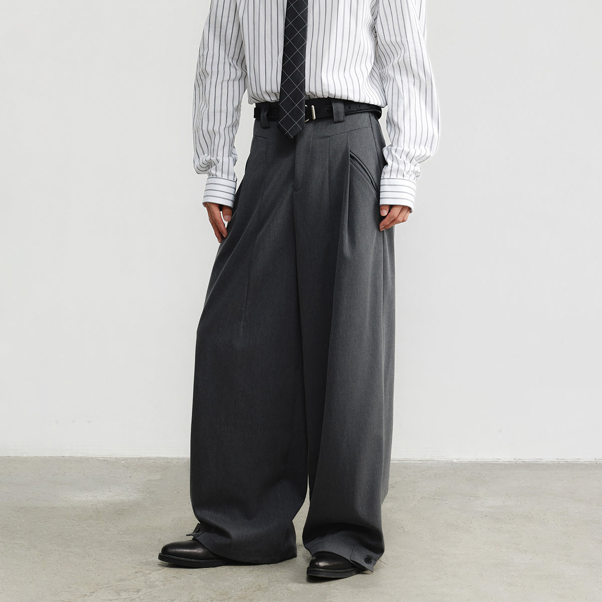 SAMMOKONPA Pleated Oversized Trousers