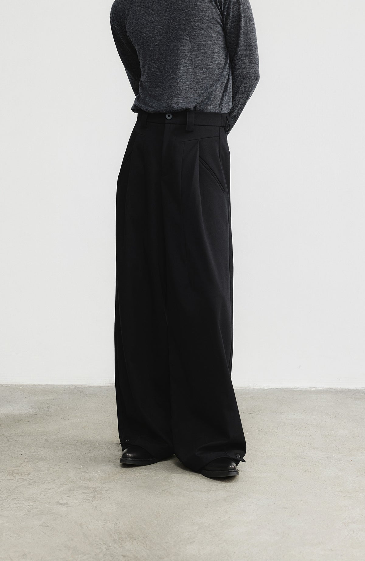 SAMMOKONPA Pleated Oversized Trousers
