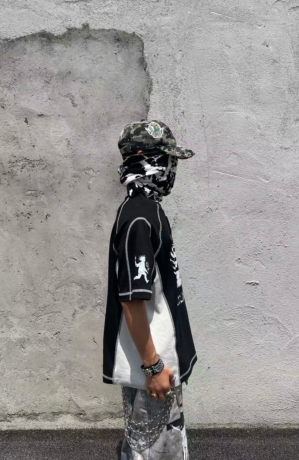 YIZILINGF Punk Spliced Badge Oversized T-Shirt
