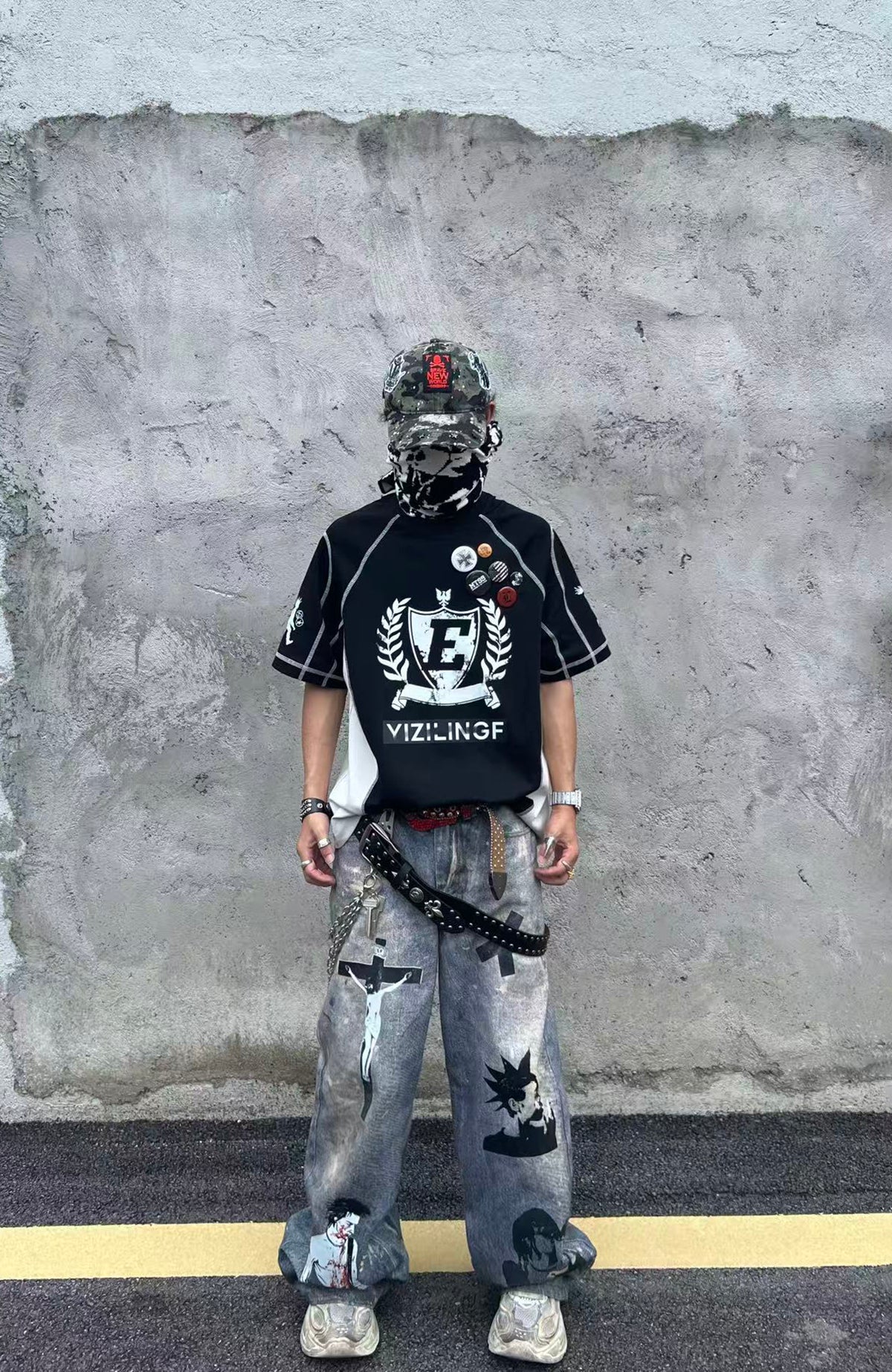 YIZILINGF Punk Spliced Badge Oversized T-Shirt