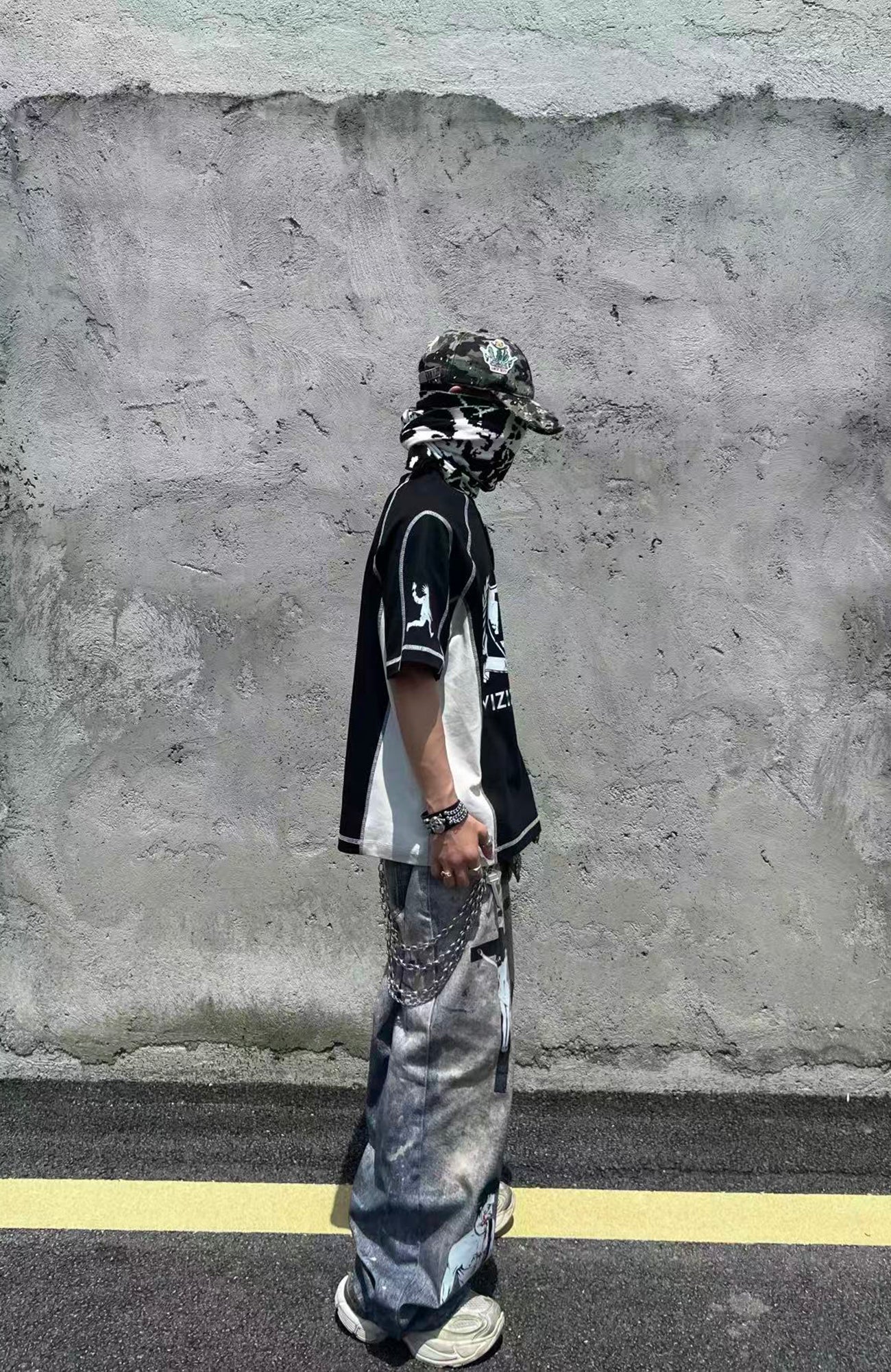 YIZILINGF Punk Spliced Badge Oversized T-Shirt