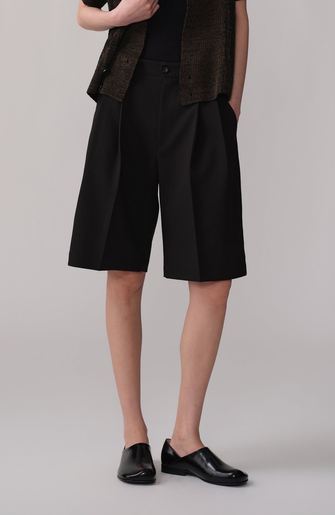 OPICLOTH Pleated Wide-Leg Suit Shorts