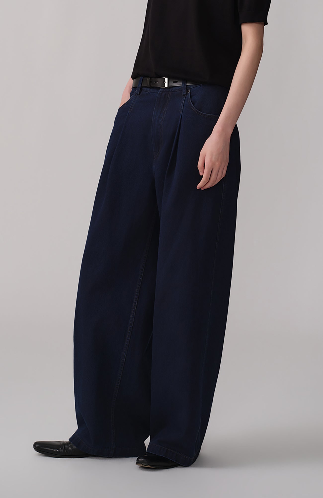 OPICLOTH Washed Indigo Pleated Jeans