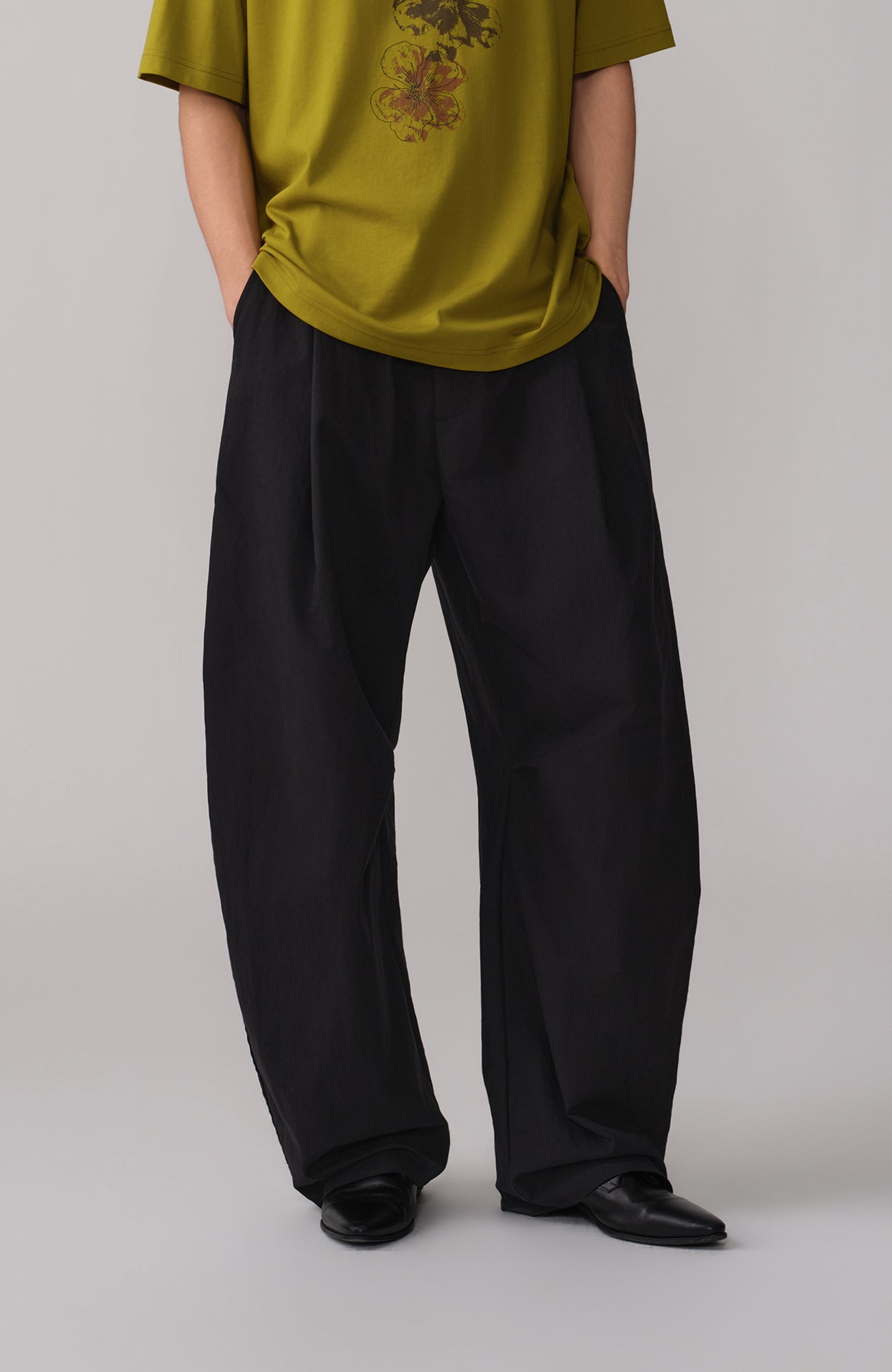 OPICLOTH Pleated Curved Wide-Leg Trousers