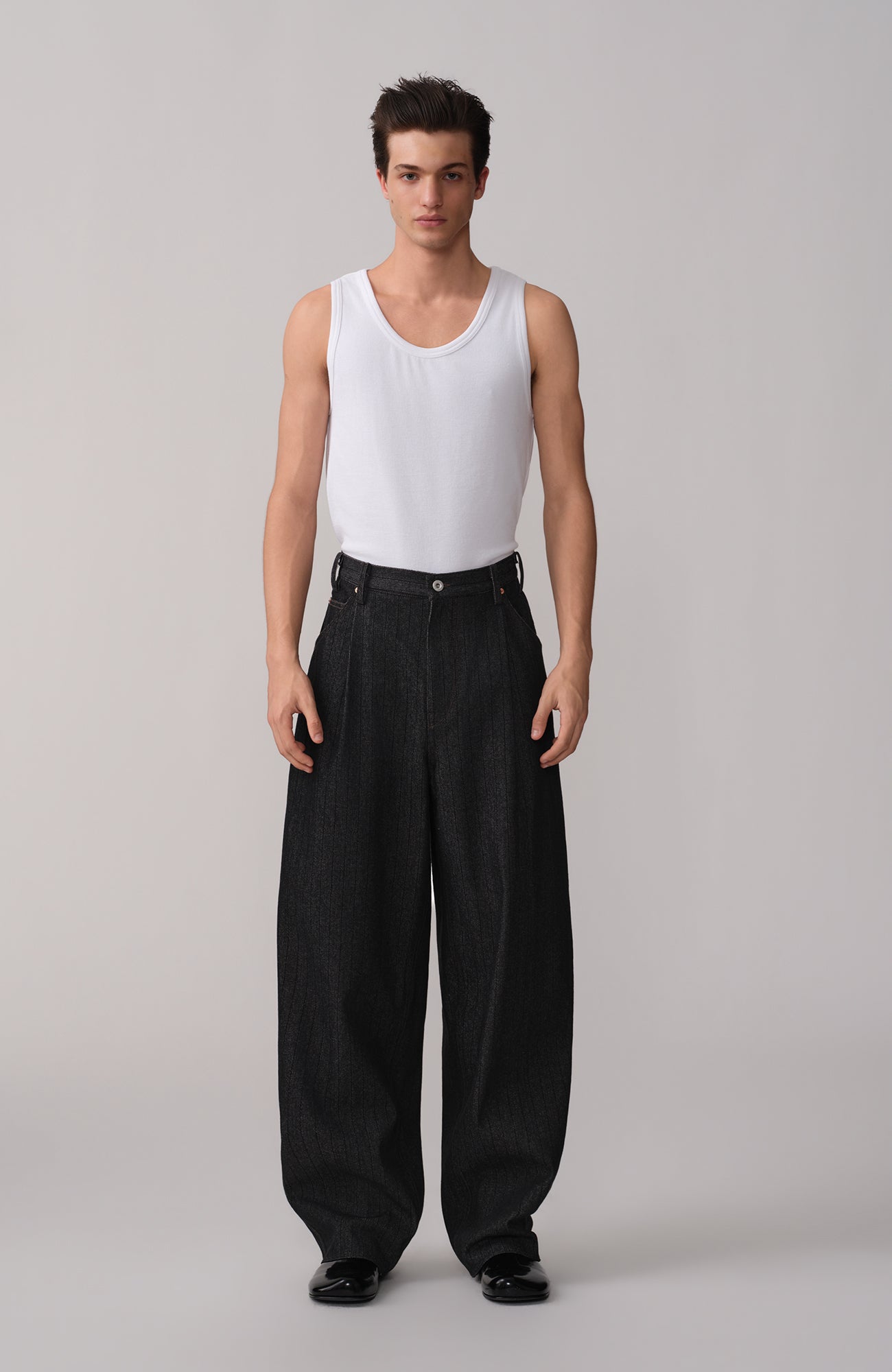 OPICLOTH Pinstripe Pleated Tapered Jeans