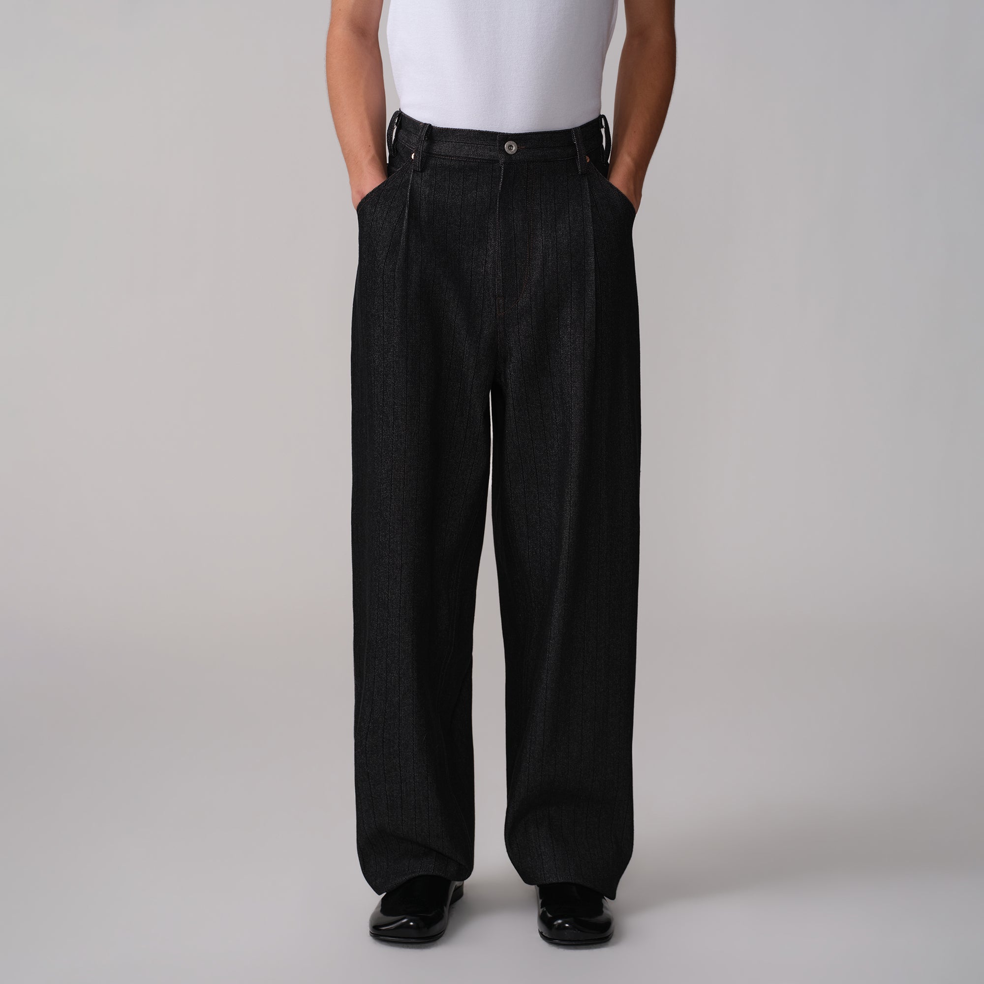 OPICLOTH Pinstripe Pleated Tapered Jeans