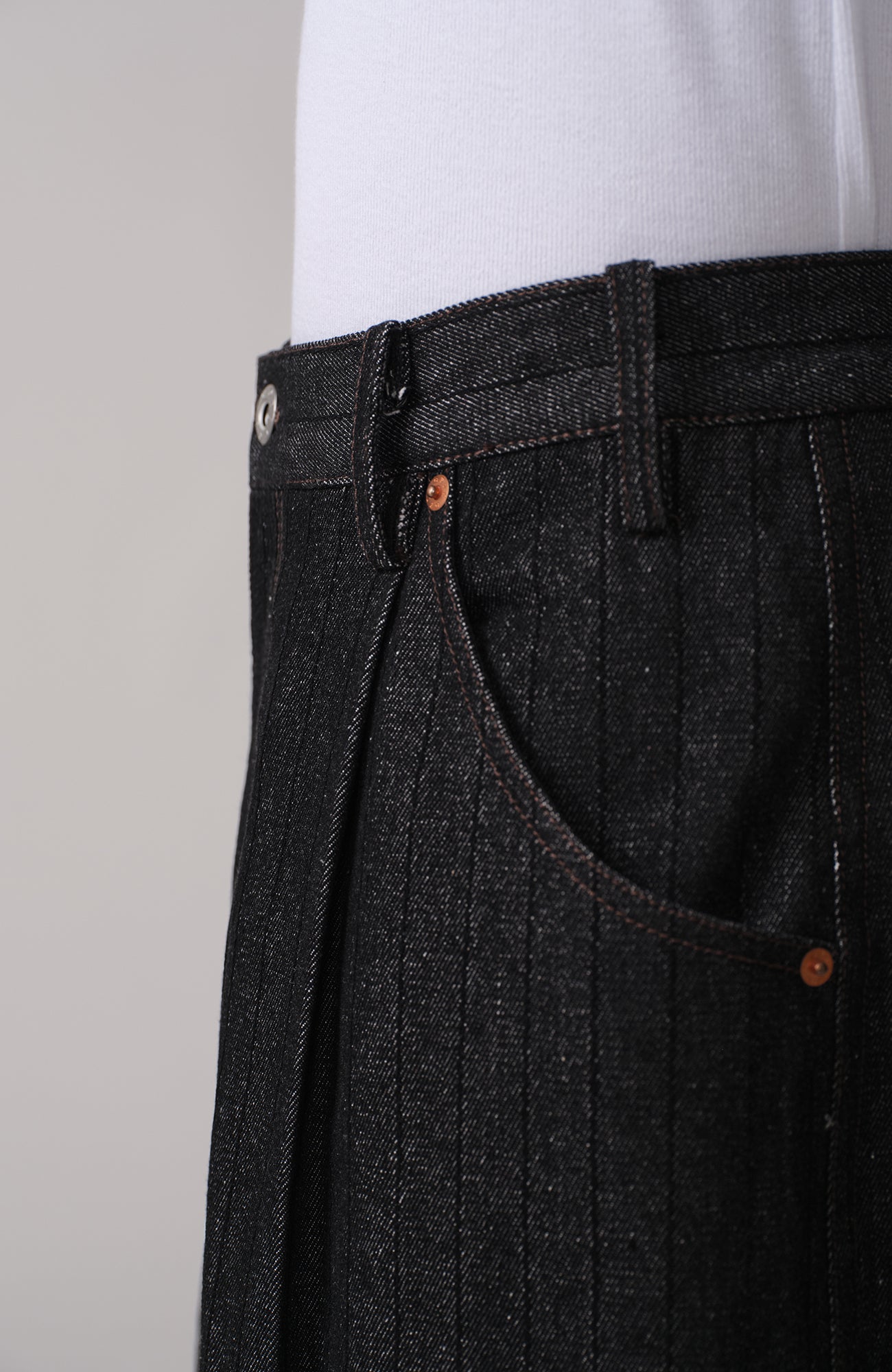 OPICLOTH Pinstripe Pleated Tapered Jeans