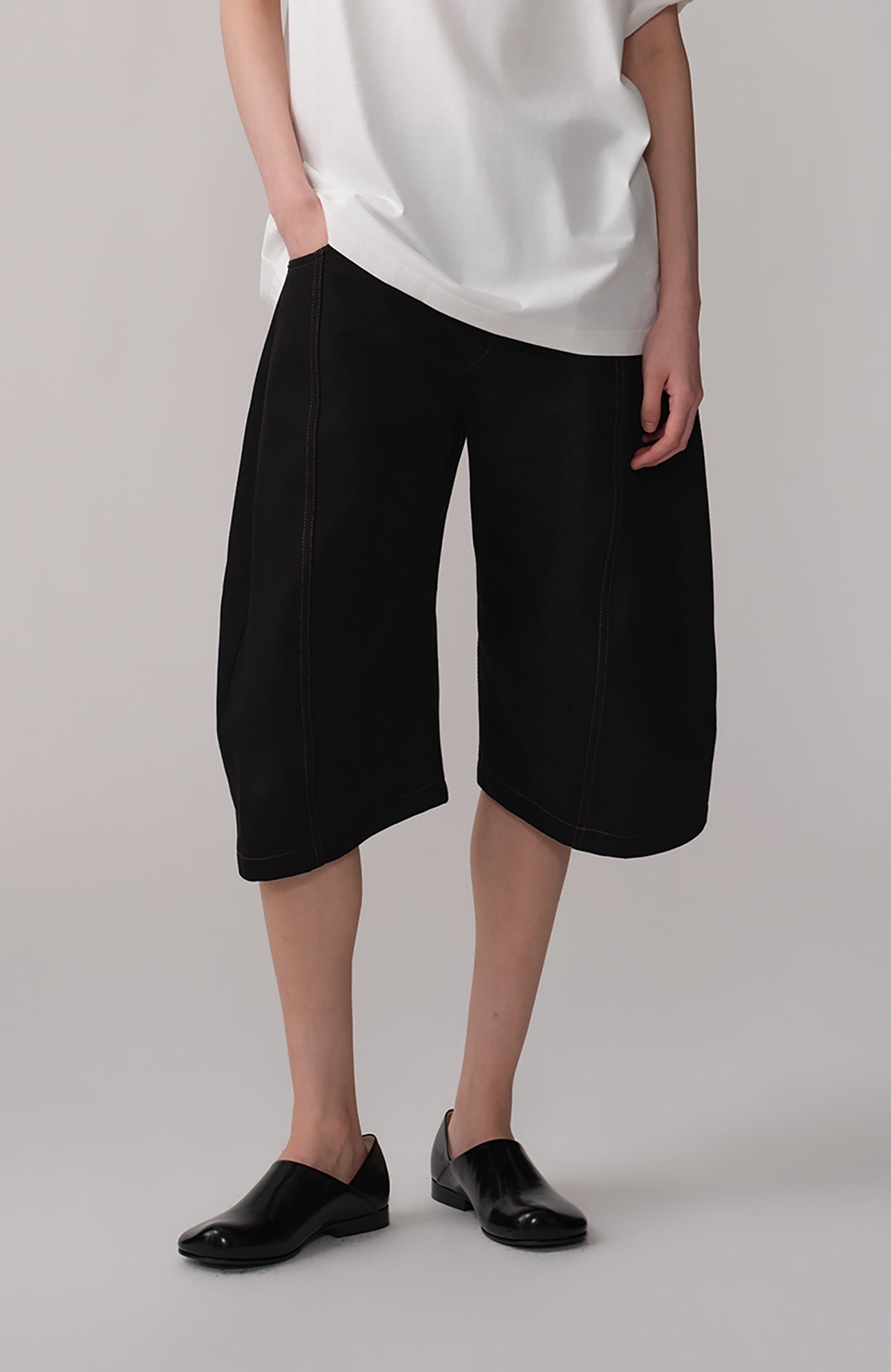 OPICLOTH Curved Wide-Leg Bermuda Shorts