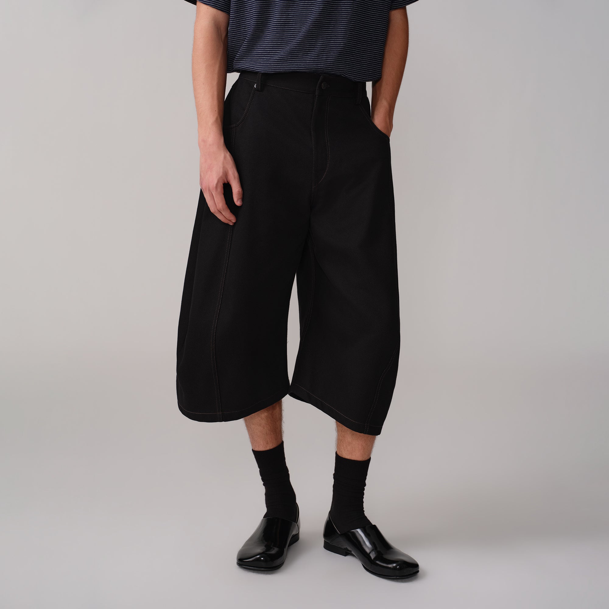 OPICLOTH Curved Wide-Leg Bermuda Shorts